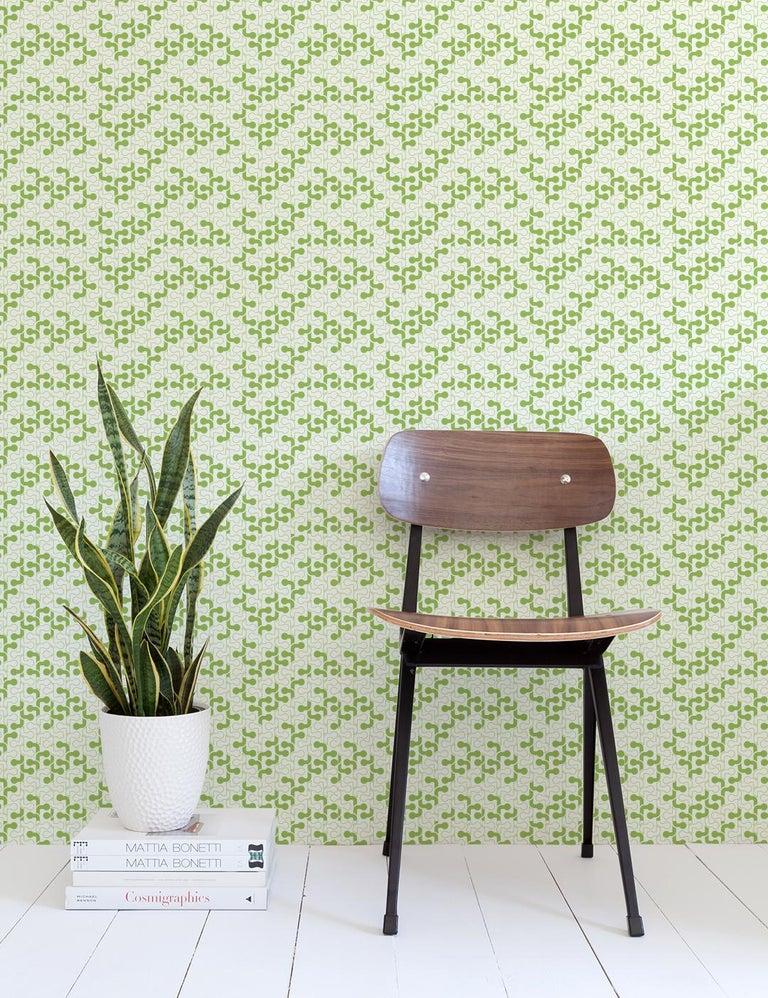 Pipes Designer Retro Geometrische Tapeten in Lime 'Kelly Green on White' (21. Jahrhundert und zeitgenössisch) im Angebot