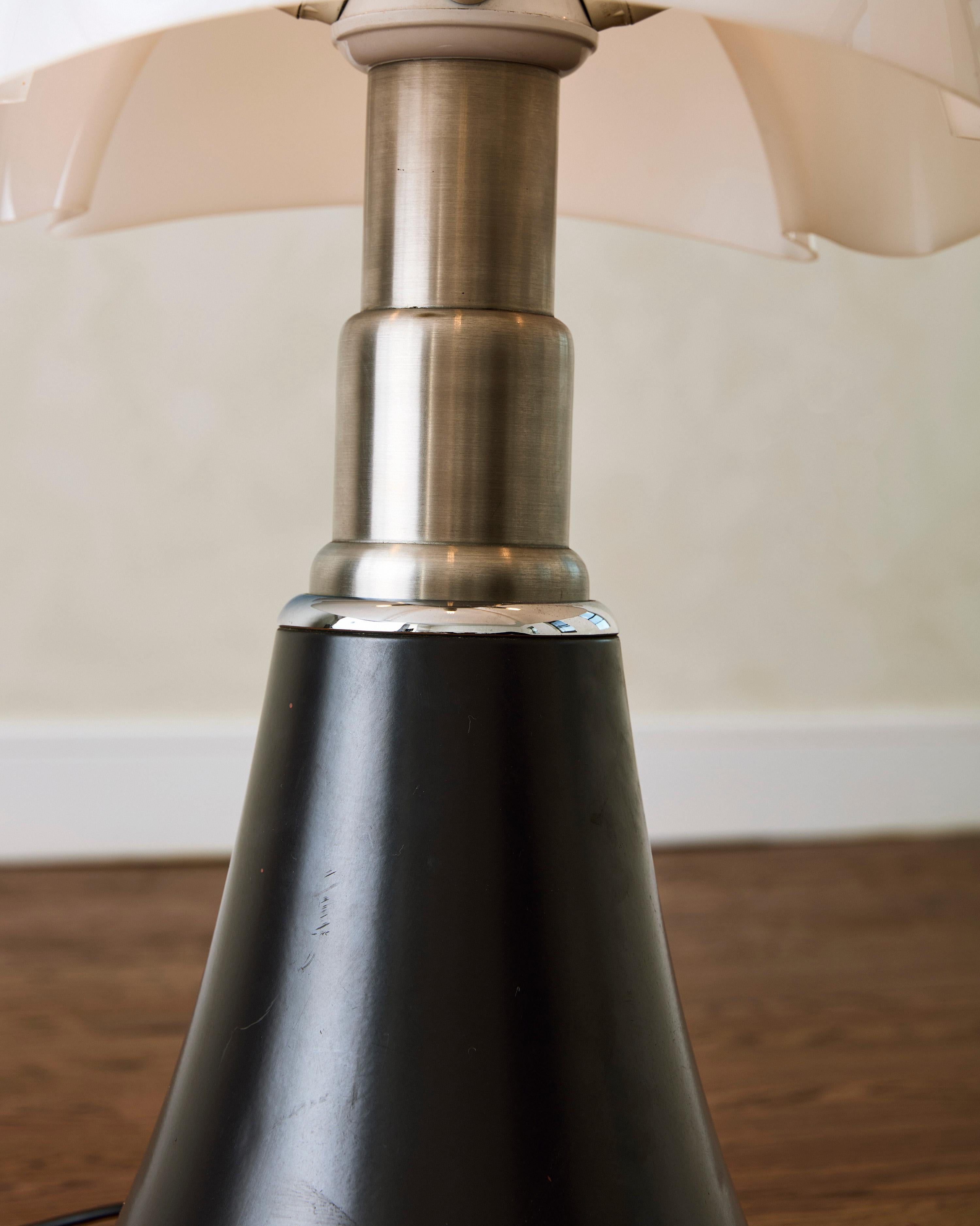 20th Century Pipistrello Table Lamp by Gae Aulenti for Martinelli Luce For Sale