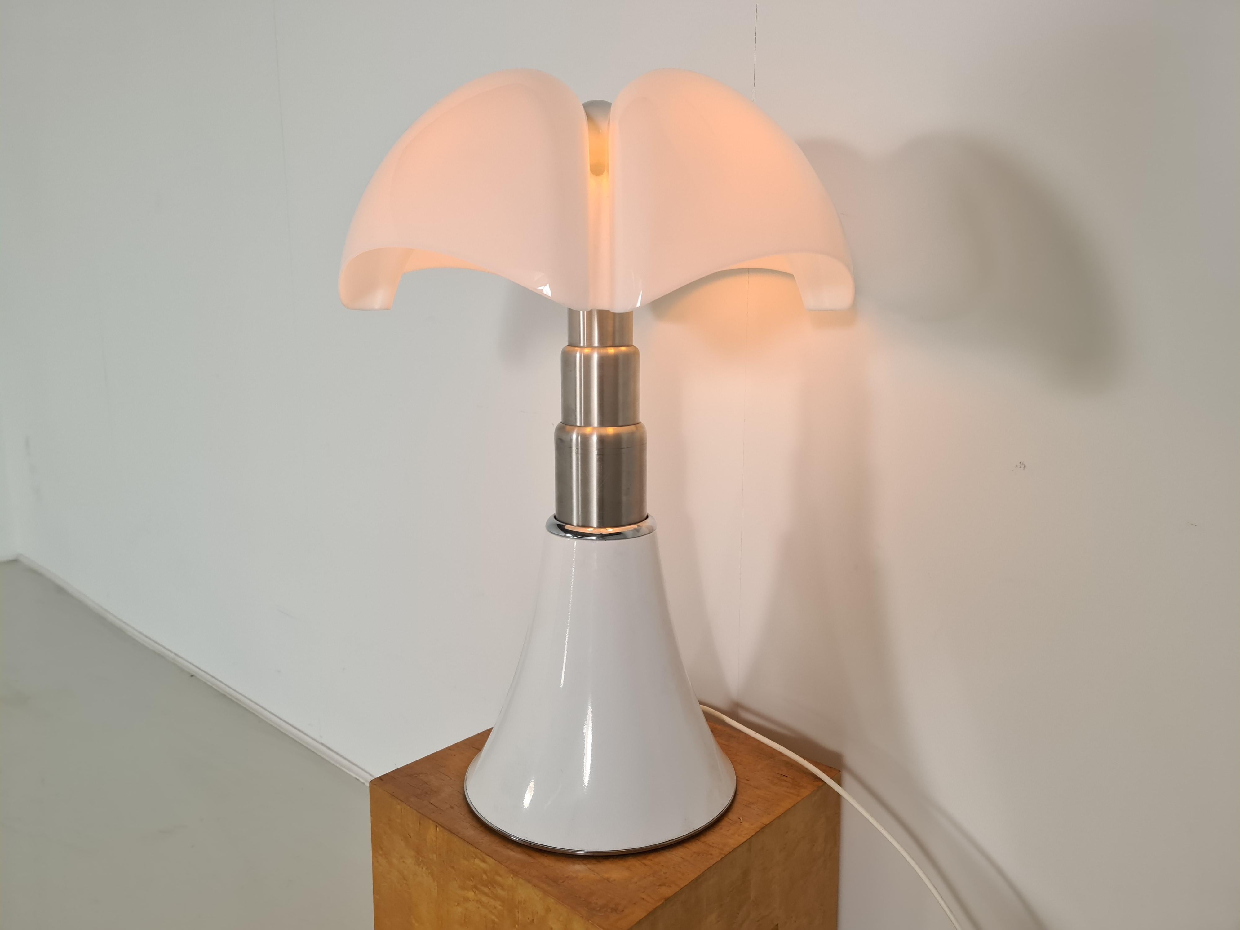 Pipistrello table lamp designed by Gae Aulenti for Martinelli Luce. The table lamp has a stainless steel telescopic system that makes it possible to adjust the height, and the lampshade is made with white opal methacrylate, Italy, 1980s.