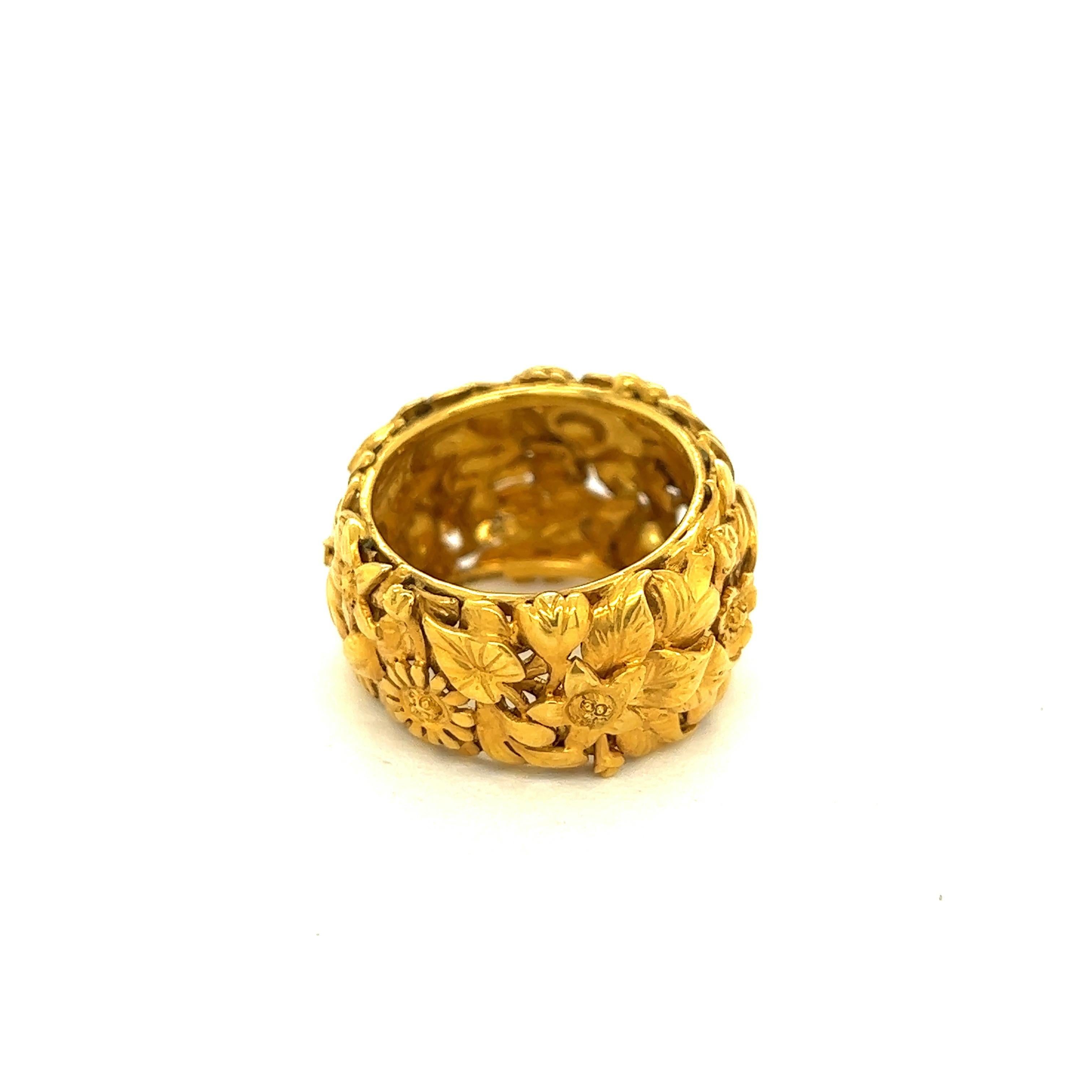 Contemporary Pippa Small 22k Garden Flower Ring  For Sale