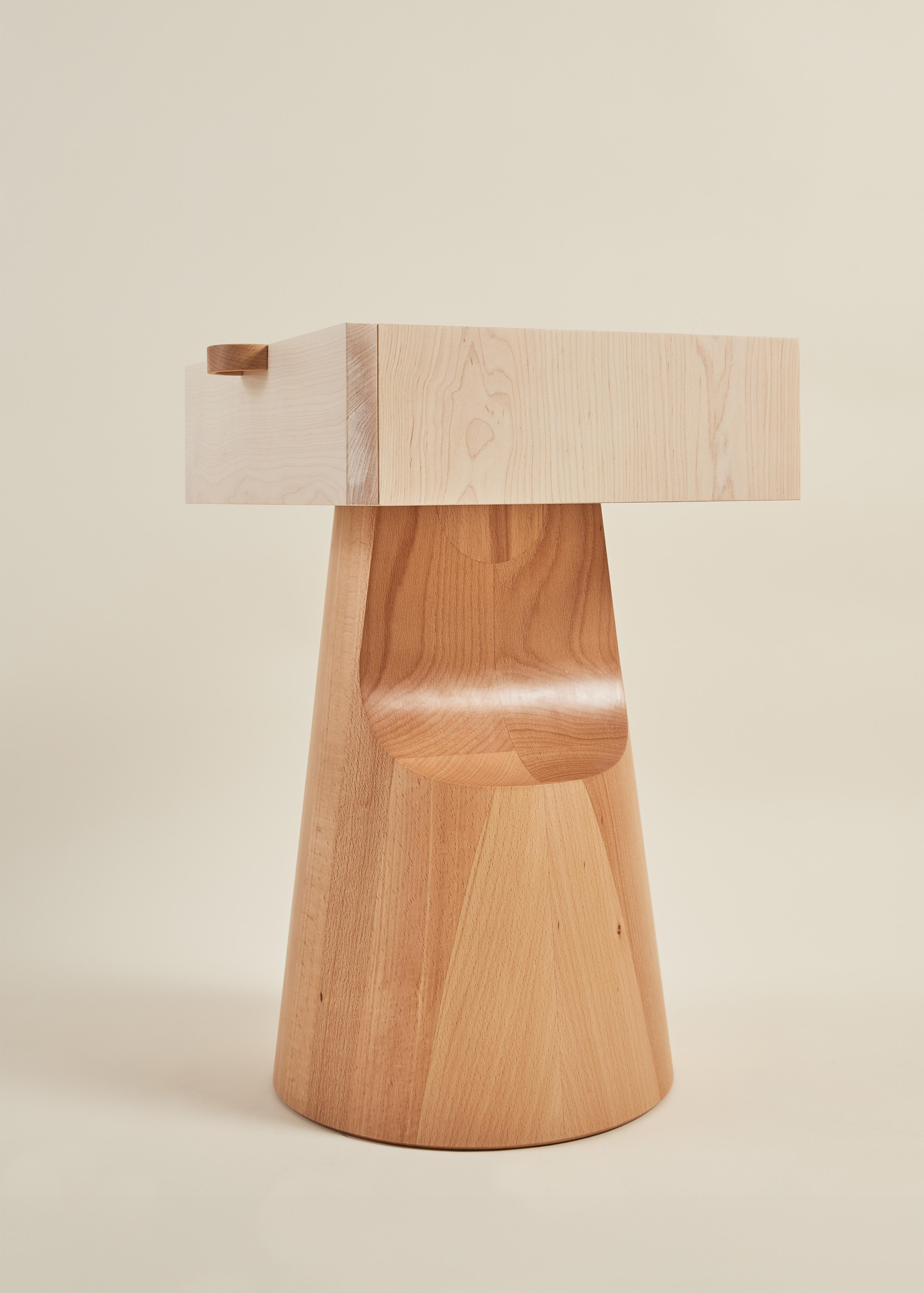 Moderne Pippi Nightstand (Large) - Table de nuit moderne en bois dur, fabriquée à la main, avec tiroir en vente