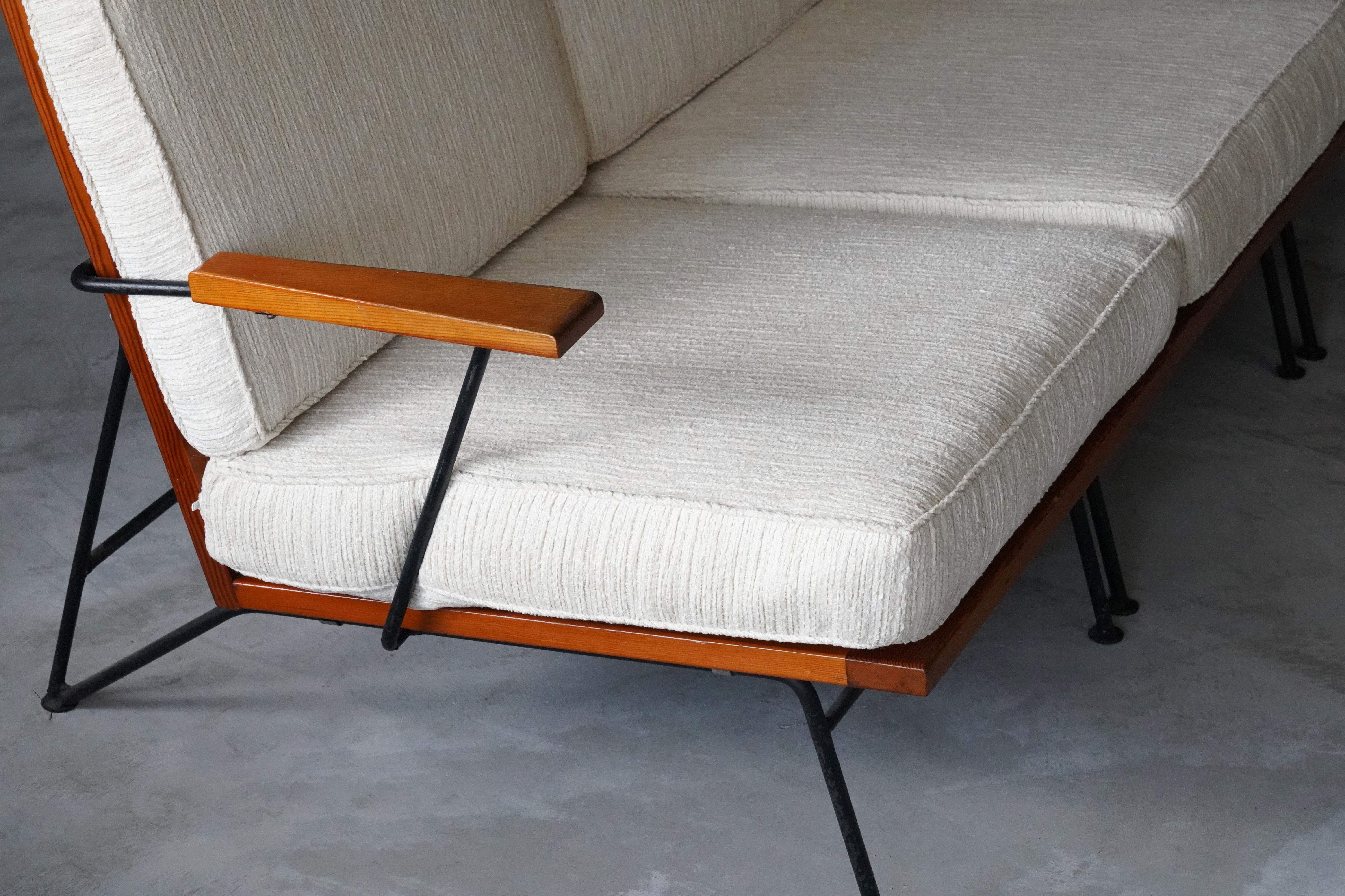 Pipsan Saarinen, Sofa, White Fabric, Rope, Steel, Pine Ficks Reed, 1949 In Good Condition In High Point, NC