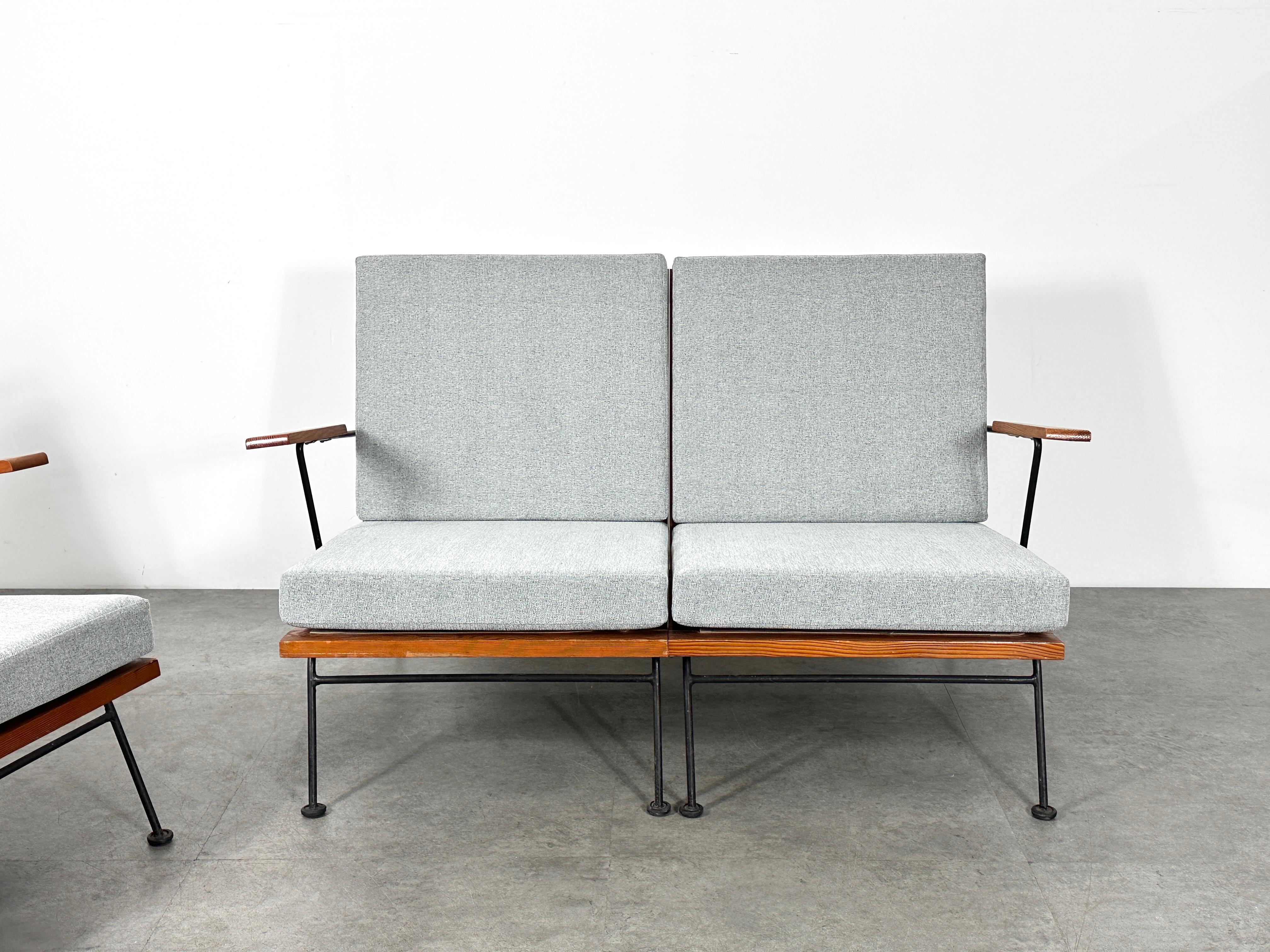 Pipsan Saarinen Swanson 3 Piece Modular Iron Lounge Group Sofa & Armchair In Good Condition For Sale In Troy, MI