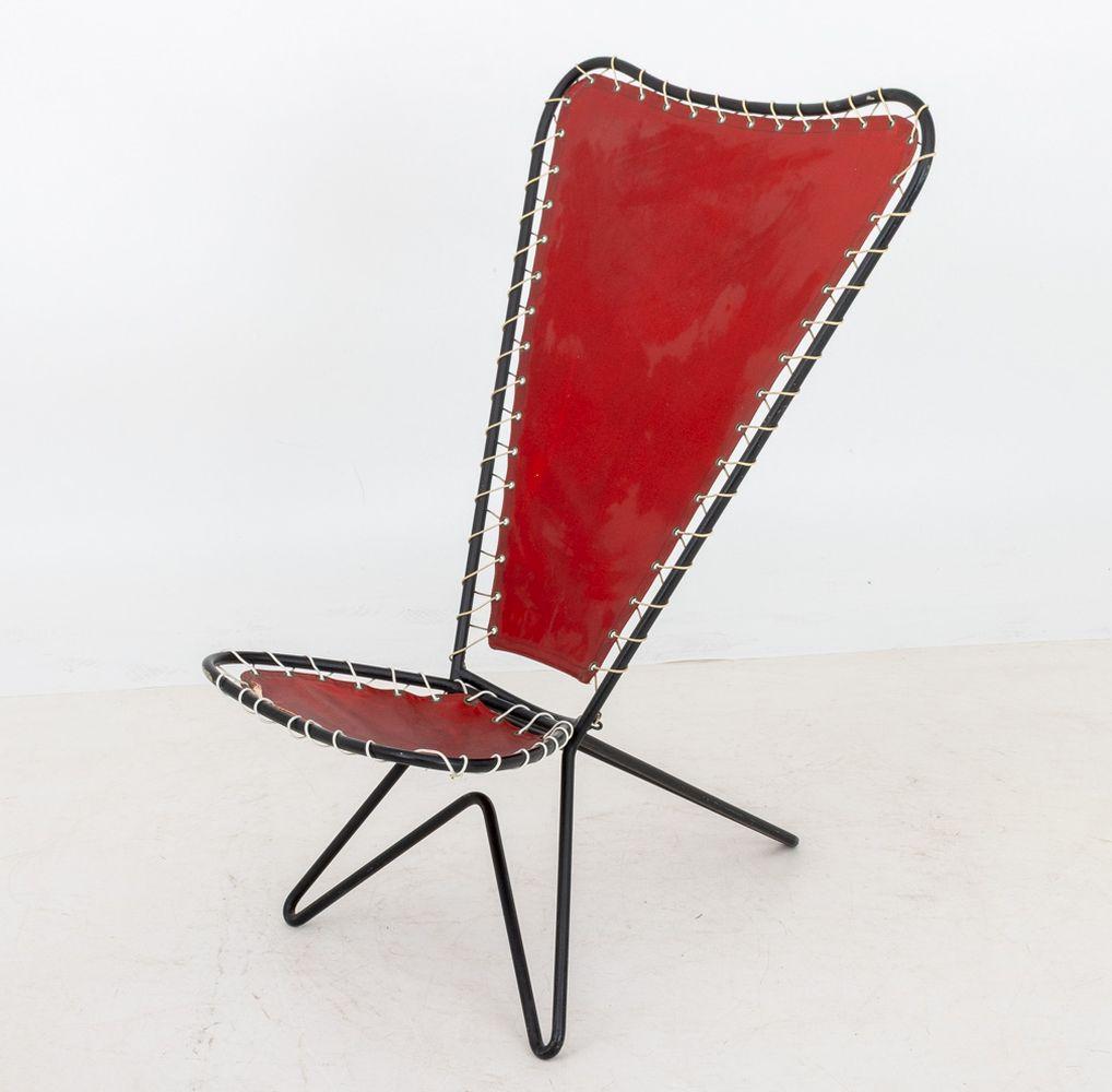 Pipsan Saarinen Swanson Sol-Air Red Canvas Chair, likely custom made, in triangular form with black patinated wrought iron frame and removable seat, unmarked. 42