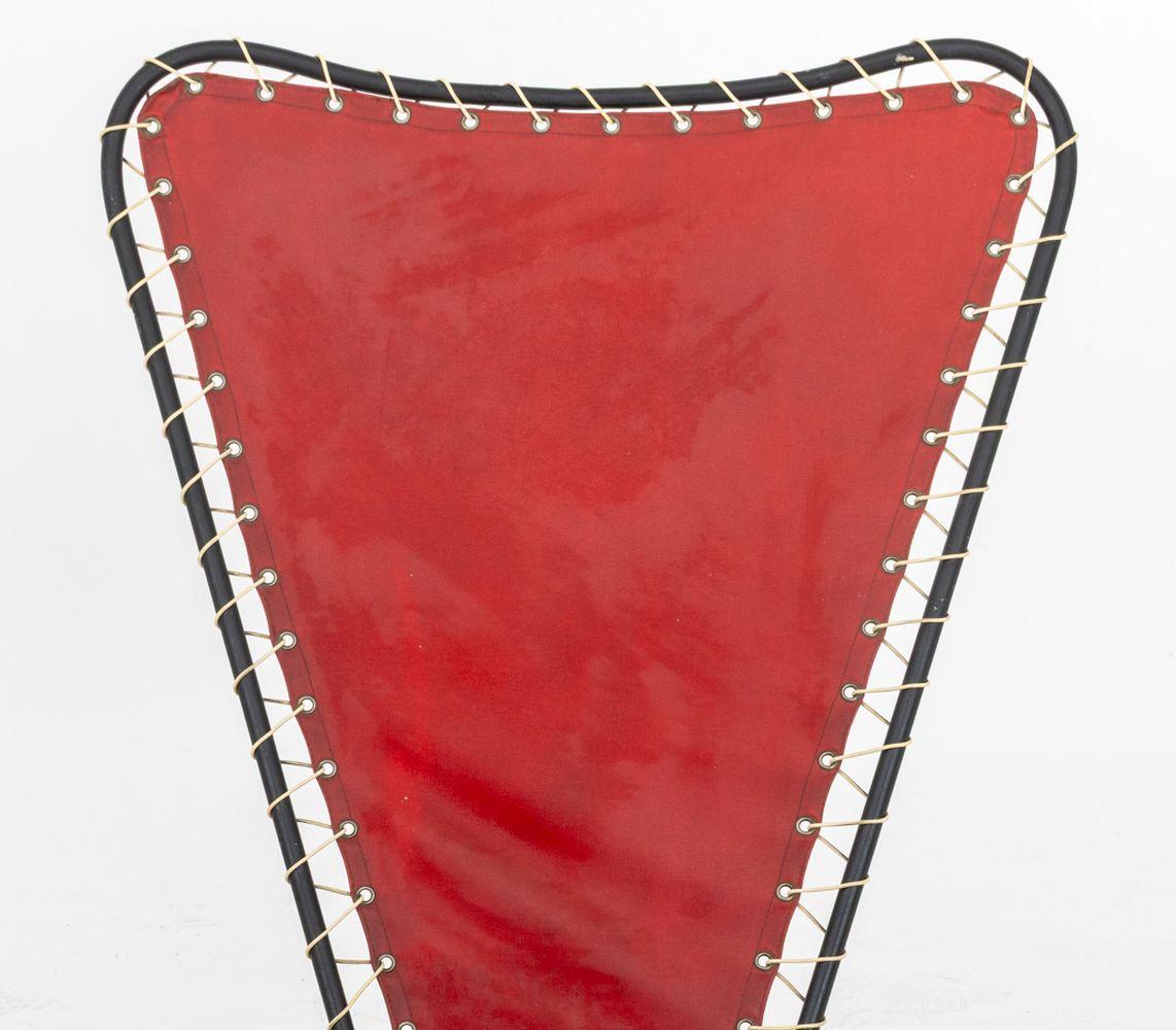 Pipsan Saarinen Swanson Red Canvas Chair In Good Condition For Sale In Astoria, NY