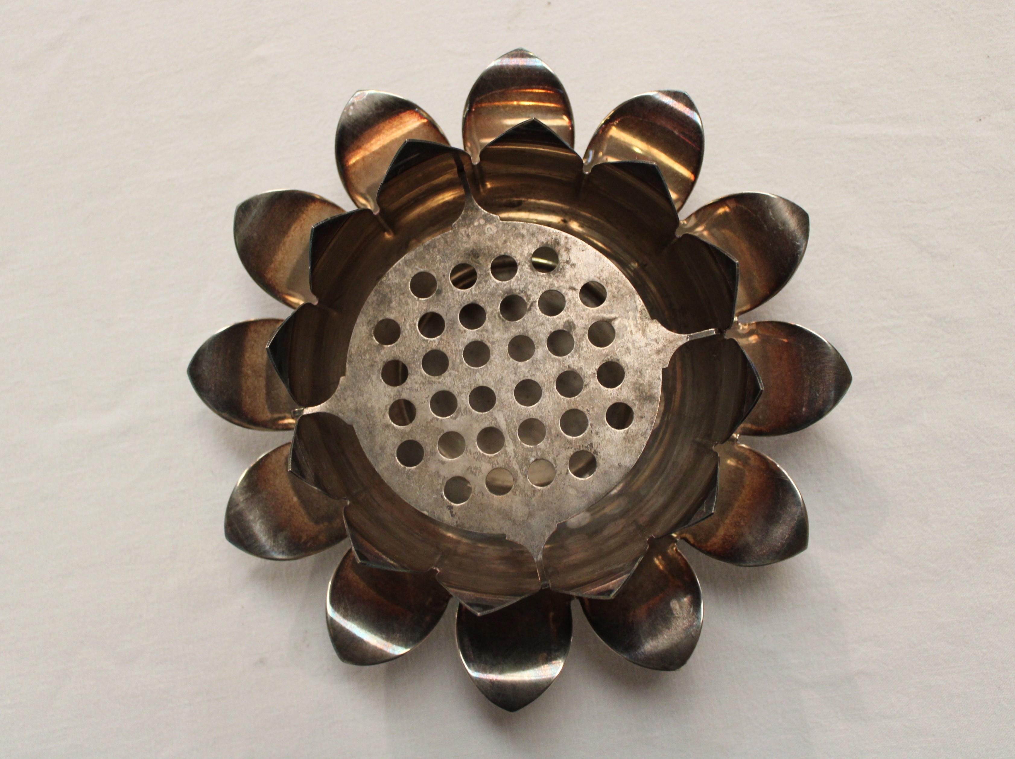 ninfea pique- fleur 
Metallo placcato argento
