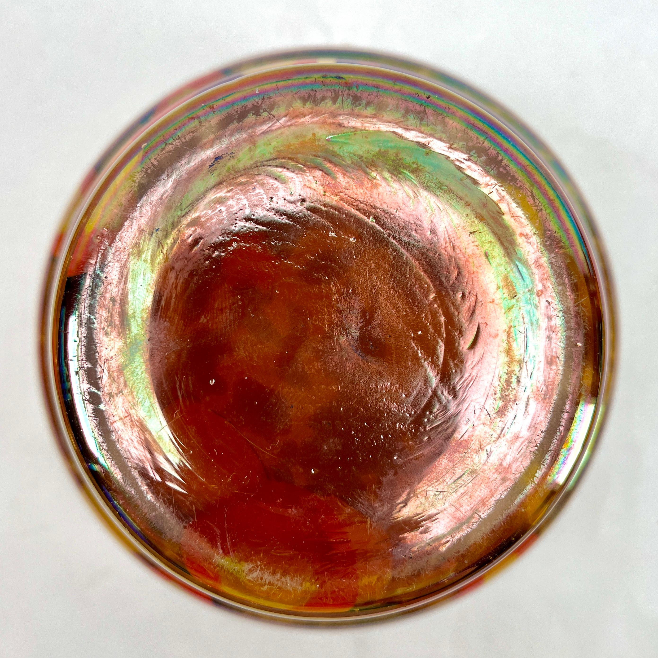 Schillernde Glasvase „Pique Fleurs“ aus schillerndem Glas, in mehrfarbigem Dekor mit Grille, 1930er Jahre  im Angebot 2