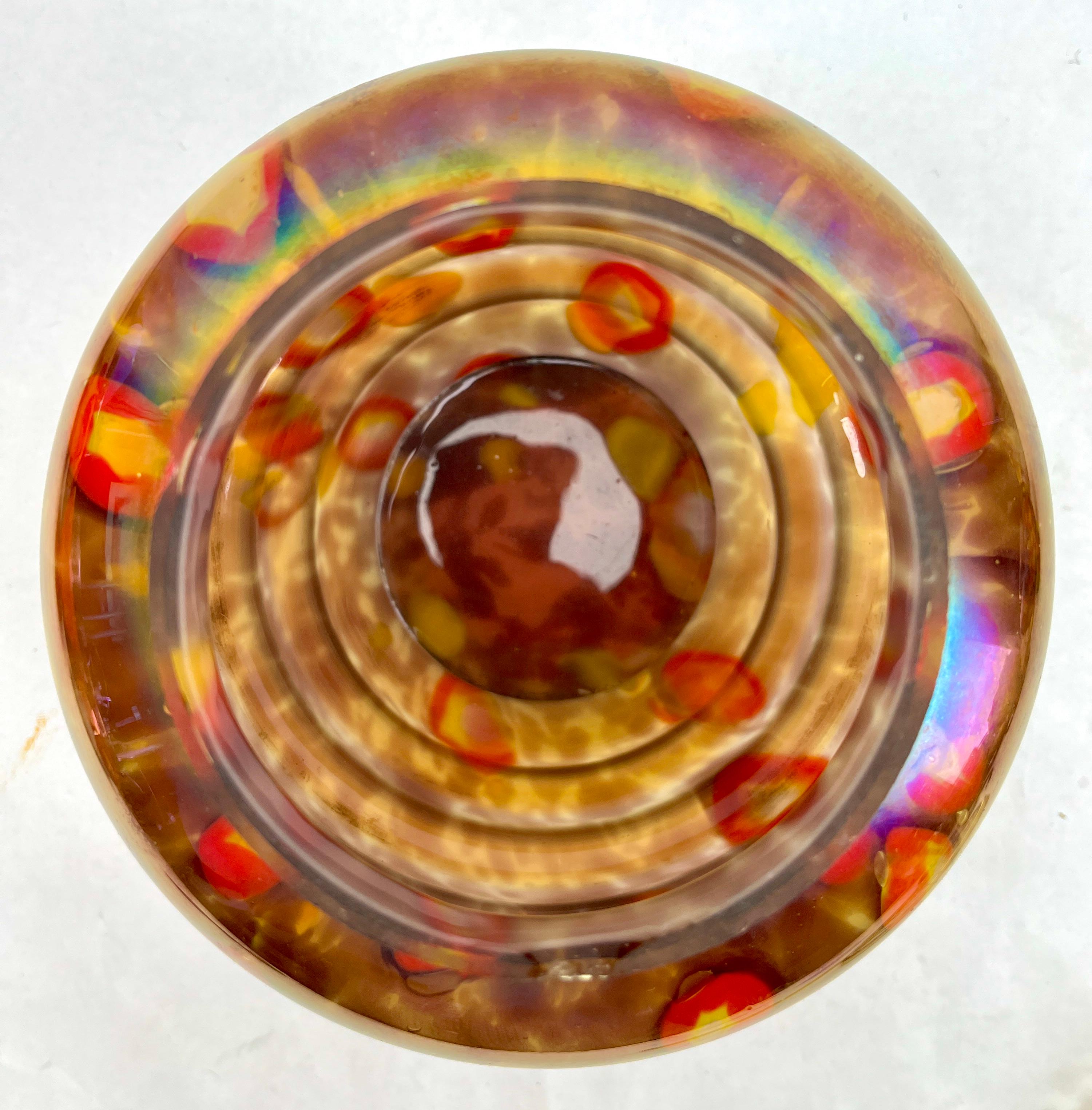 Schillernde Glasvase „Pique Fleurs“ aus schillerndem Glas, in mehrfarbigem Dekor mit Grille, 1930er Jahre  (20. Jahrhundert) im Angebot