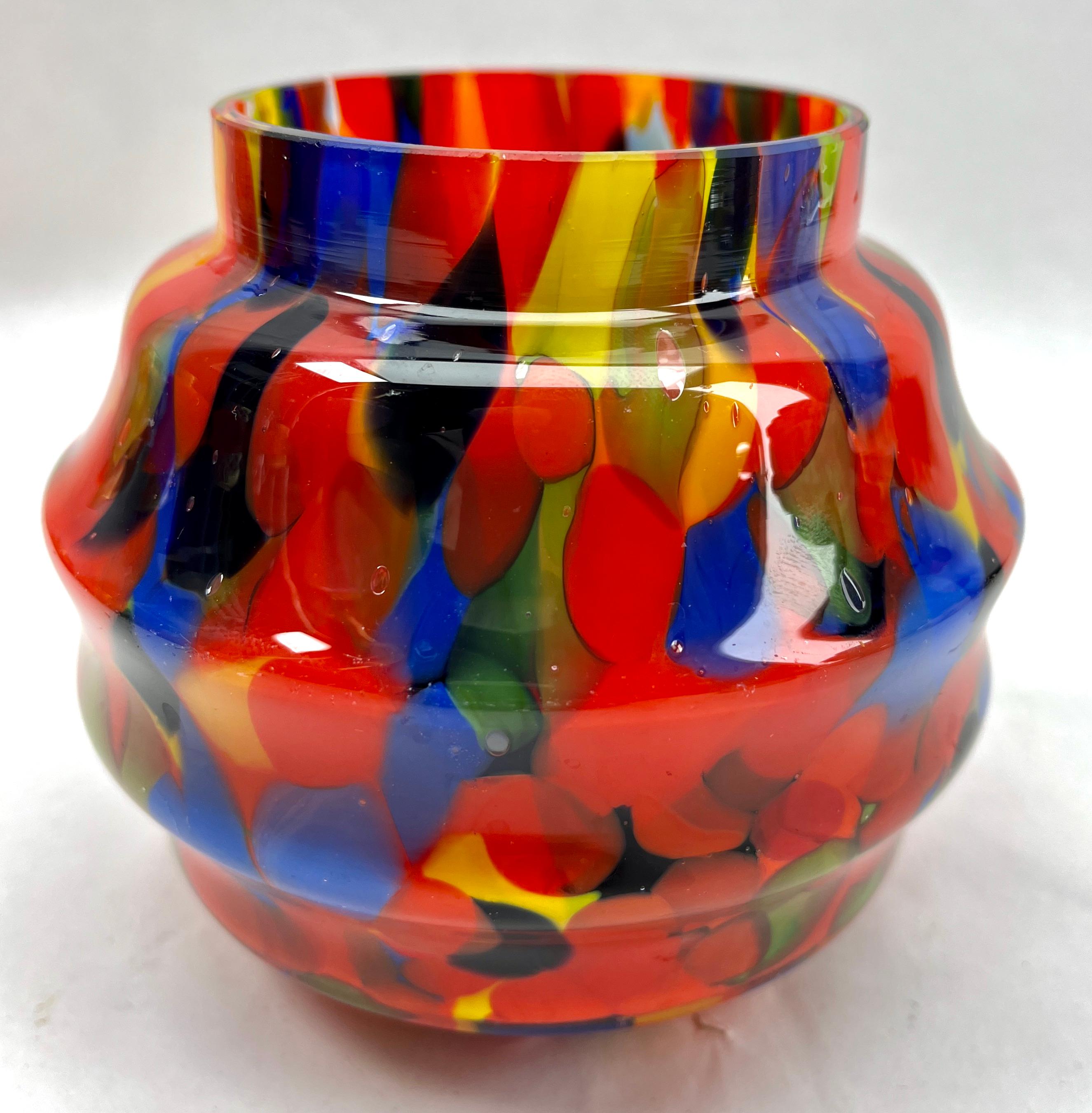 Pique Fleurs  Vase, in mehrfarbigem Dekor mit Grille, Ende der 1930er Jahre im Zustand „Gut“ im Angebot in Verviers, BE