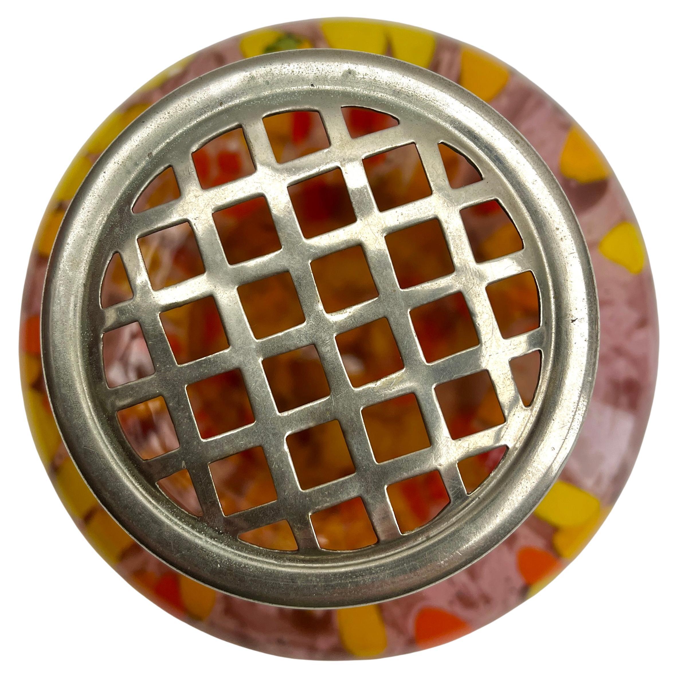 Pique Fleurs  Vase, in mehrfarbigem Dekor mit Grille, Ende der 1930er Jahre (20. Jahrhundert) im Angebot