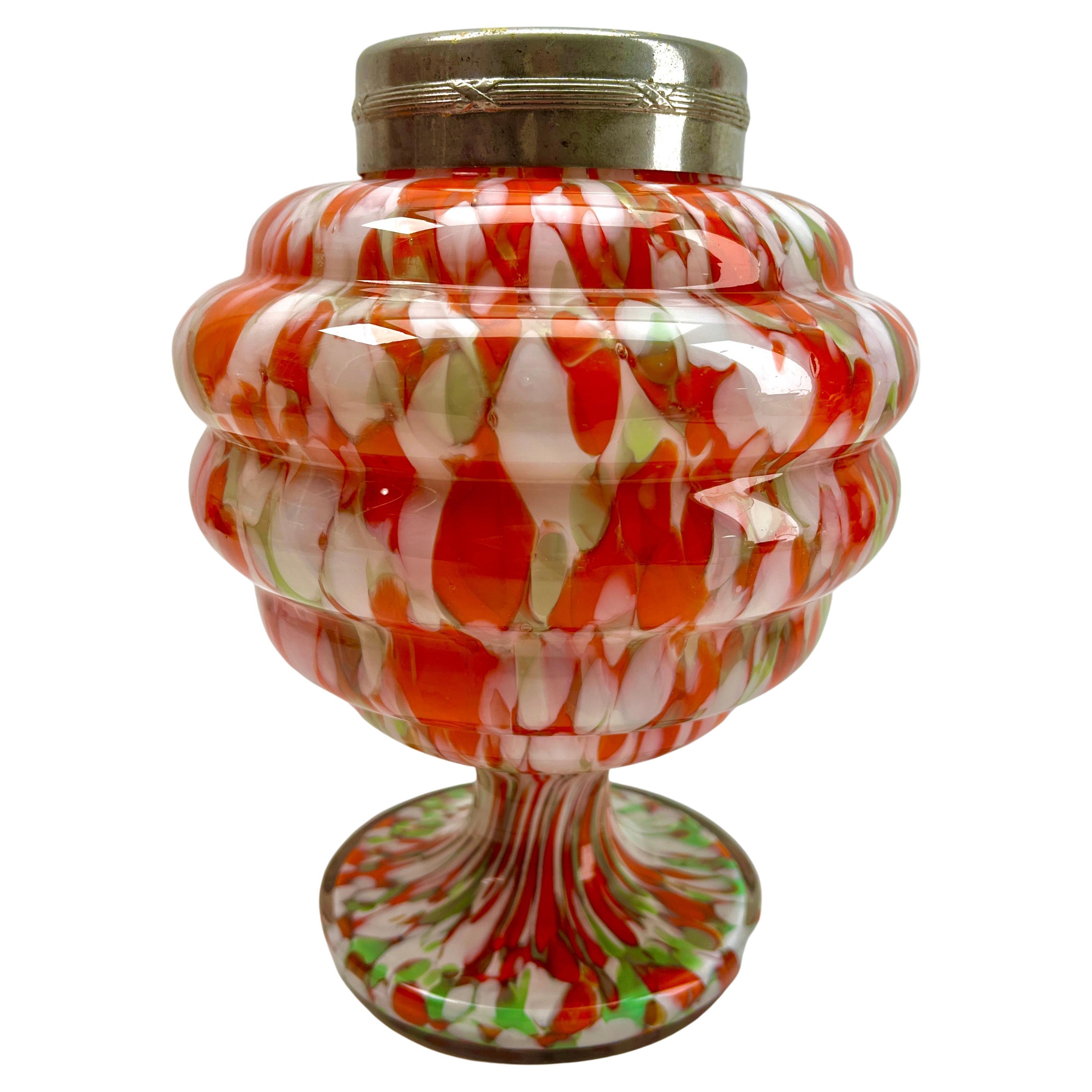 Pique Fleurs  Vase, in mehrfarbigem Dekor mit Grille, Ende der 1930er Jahre