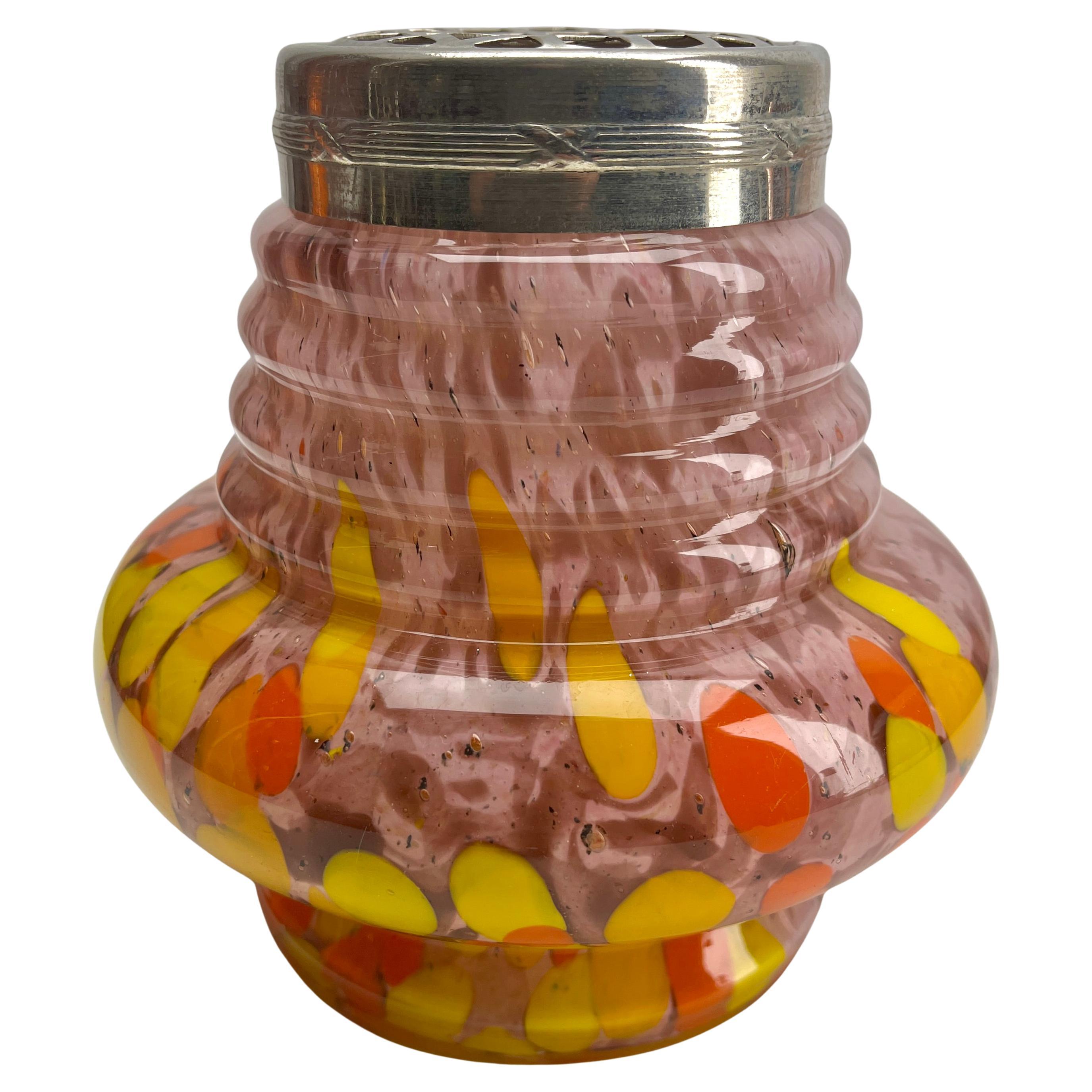 Pique Fleurs  Vase, in mehrfarbigem Dekor mit Grille, Ende der 1930er Jahre