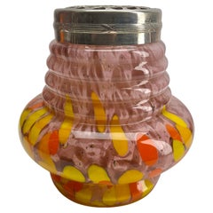Pique Fleurs  Vase à décor multicolore avec grille, fin des années 1930