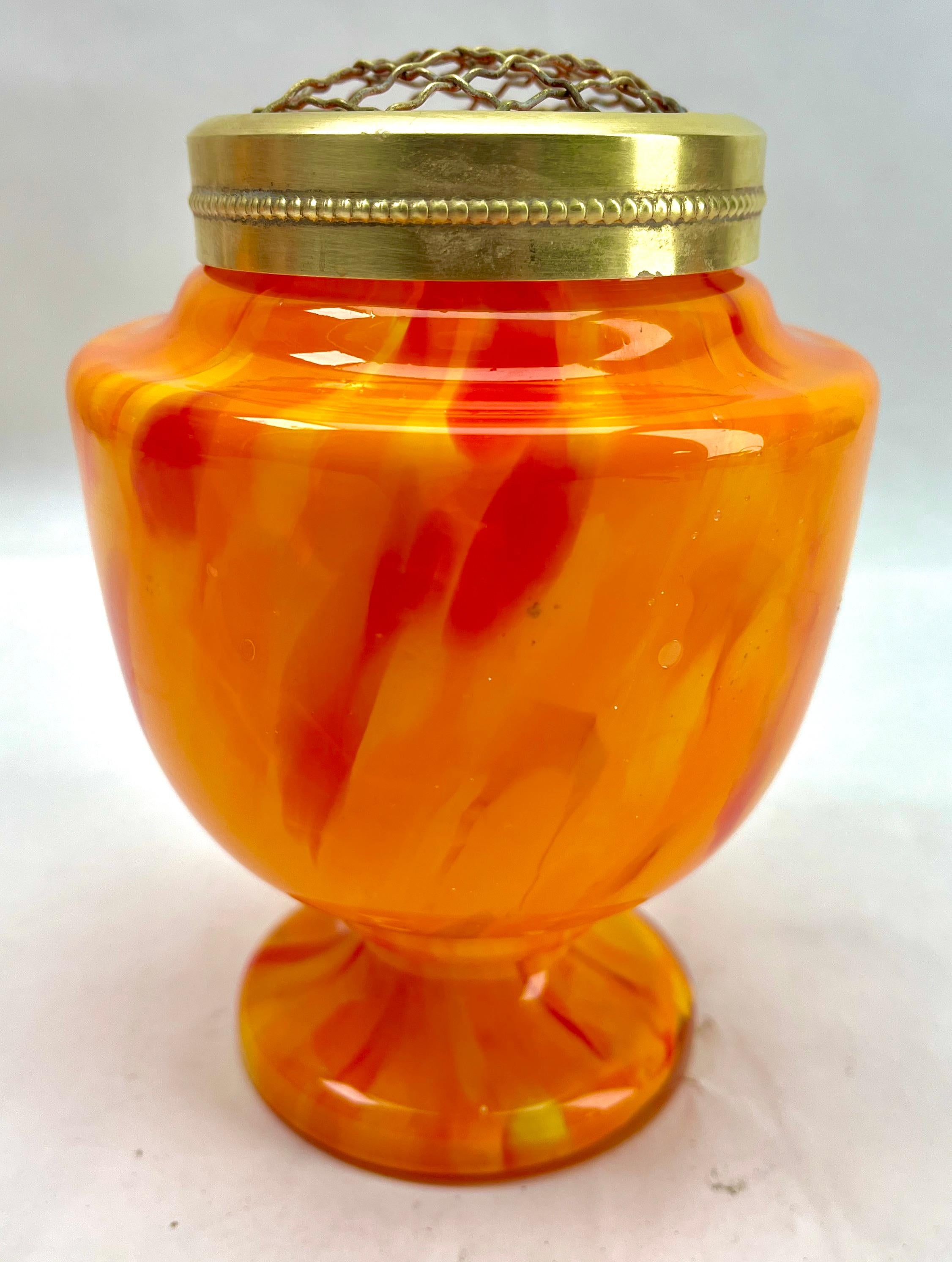 Pique Fleurs  Vase, in mehrfarbigem orangefarbigem Dekor mit Grille, Ende der 1930er Jahre im Angebot 4