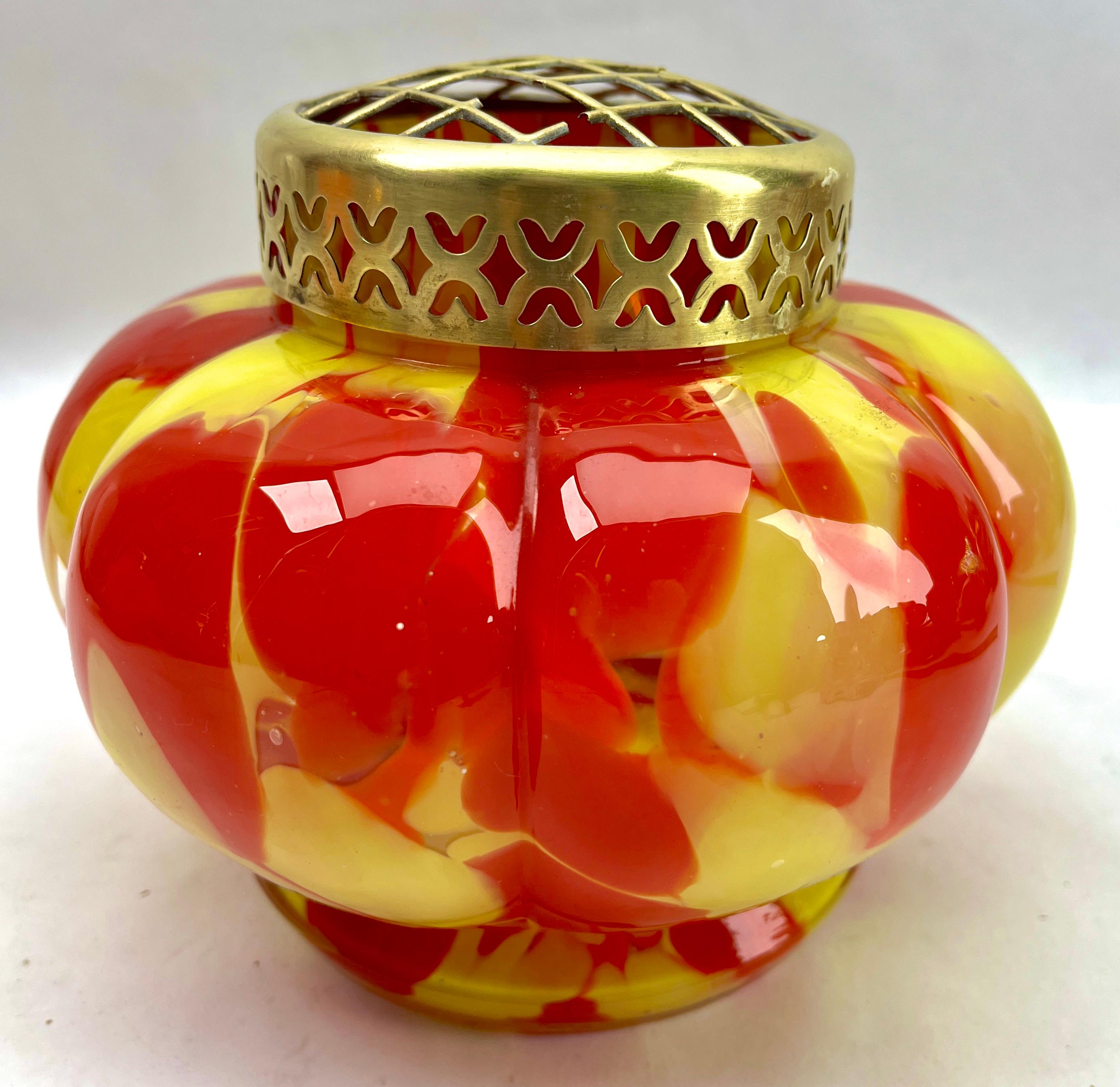 'Pique Fleurs'  Vase, in Red and Yellow Color Decor with Grille, Late 1930s In Good Condition For Sale In Verviers, BE