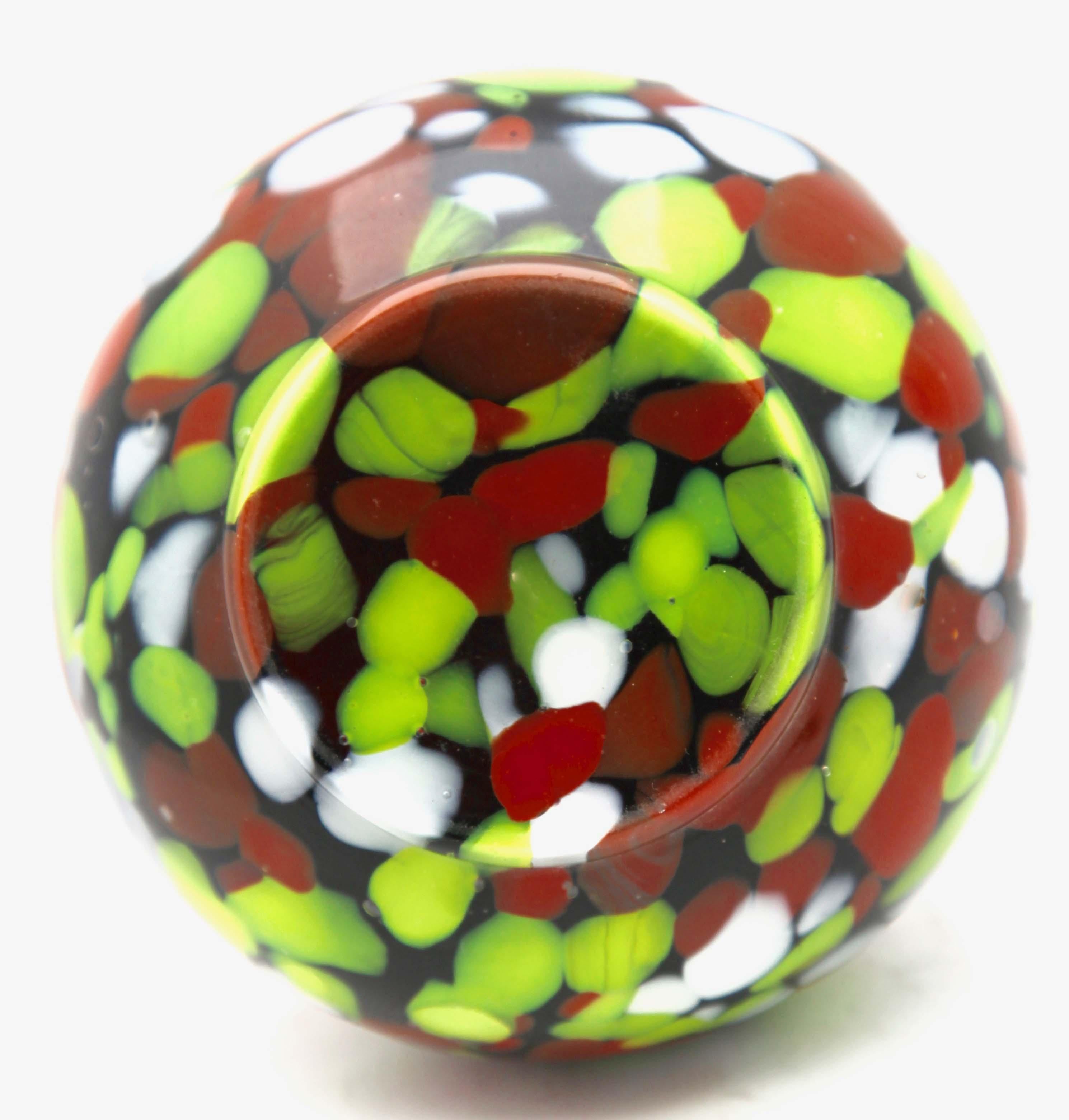 Art Glass 'Pique Fleurs' Vase in Red, White, Green Splatter Colors, with Grille For Sale