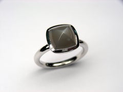 Piramid Cabochon Grey Moonstone in 18k White Gold ring