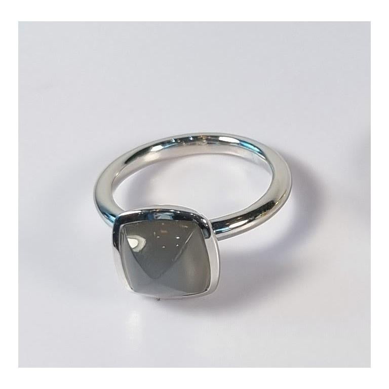 Piramid Cabochon Grey Moonstone in 18k White Gold ring In New Condition For Sale In Bilbao, ES