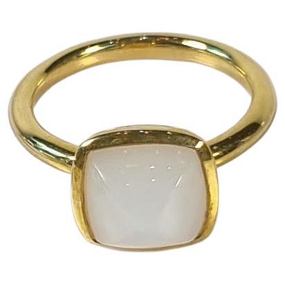 Contemporary Piramid Cabouchon Pink Quartz in 18k Rose Gold Ring For Sale