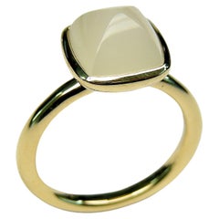 Piramid Cabouchon White Moonstone Ring in 18k Yellow Gold ring
