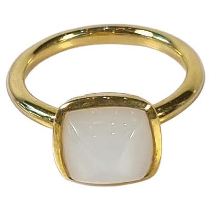 Contemporary Piramid Cabouchon White Moonstone Ring in 18k Yellow Gold Pendant Necklace For Sale