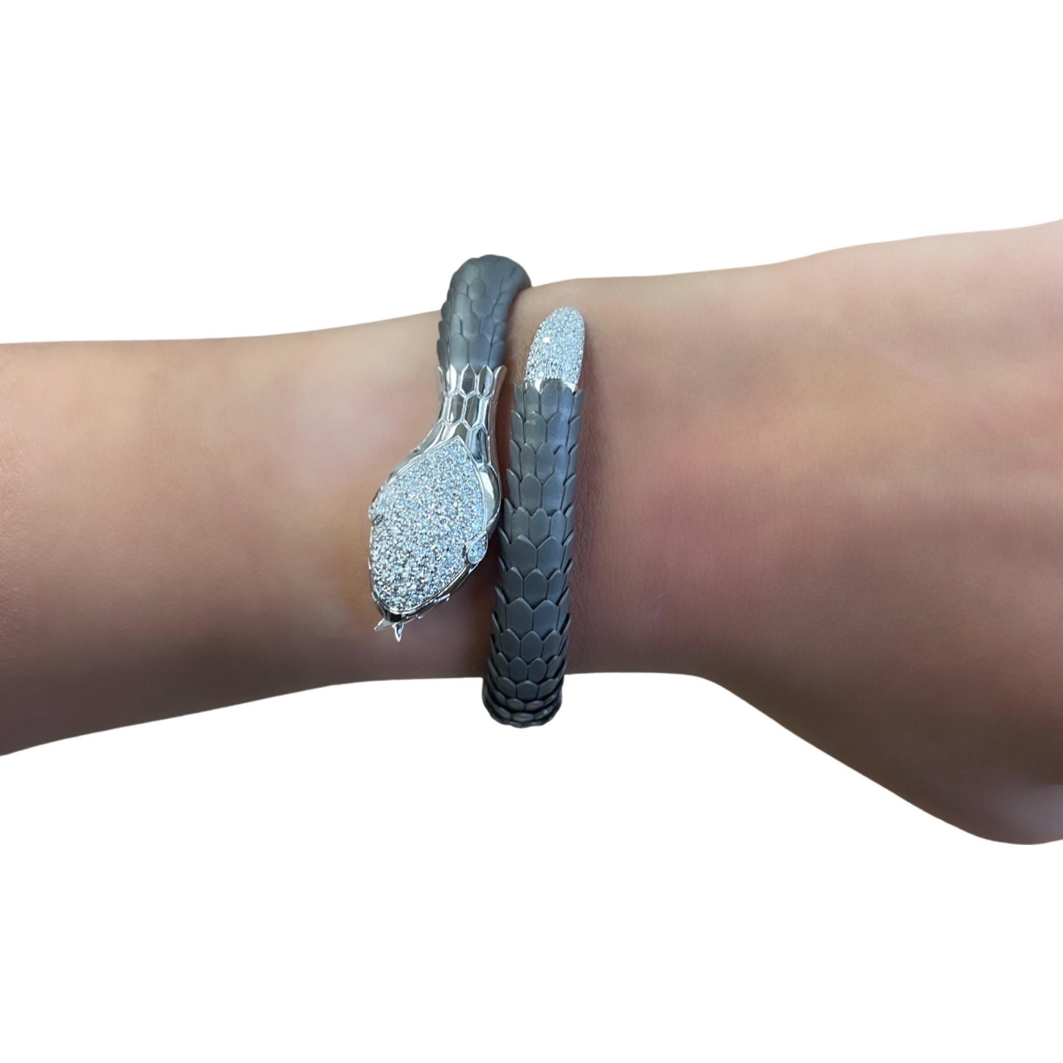 Piranesi Mamba-Armband aus 18 Karat Weißgold mit Titanschuppen und Diamanten (Rundschliff) im Angebot