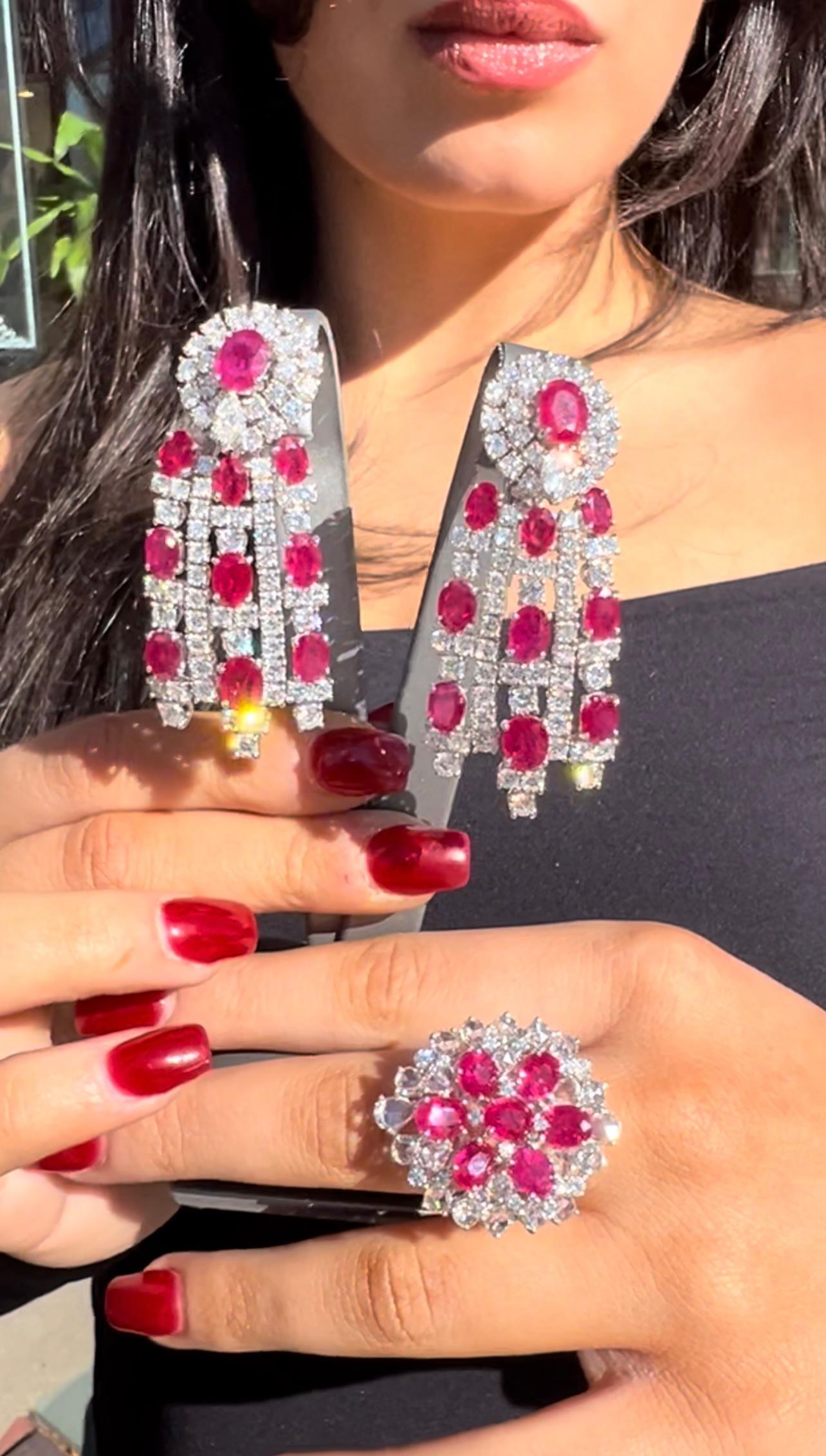 Taglio ovale PIRANESI Oval Ruby and Round Brilliant Cut Diamond 32.0 carat Chandelier Earring in vendita
