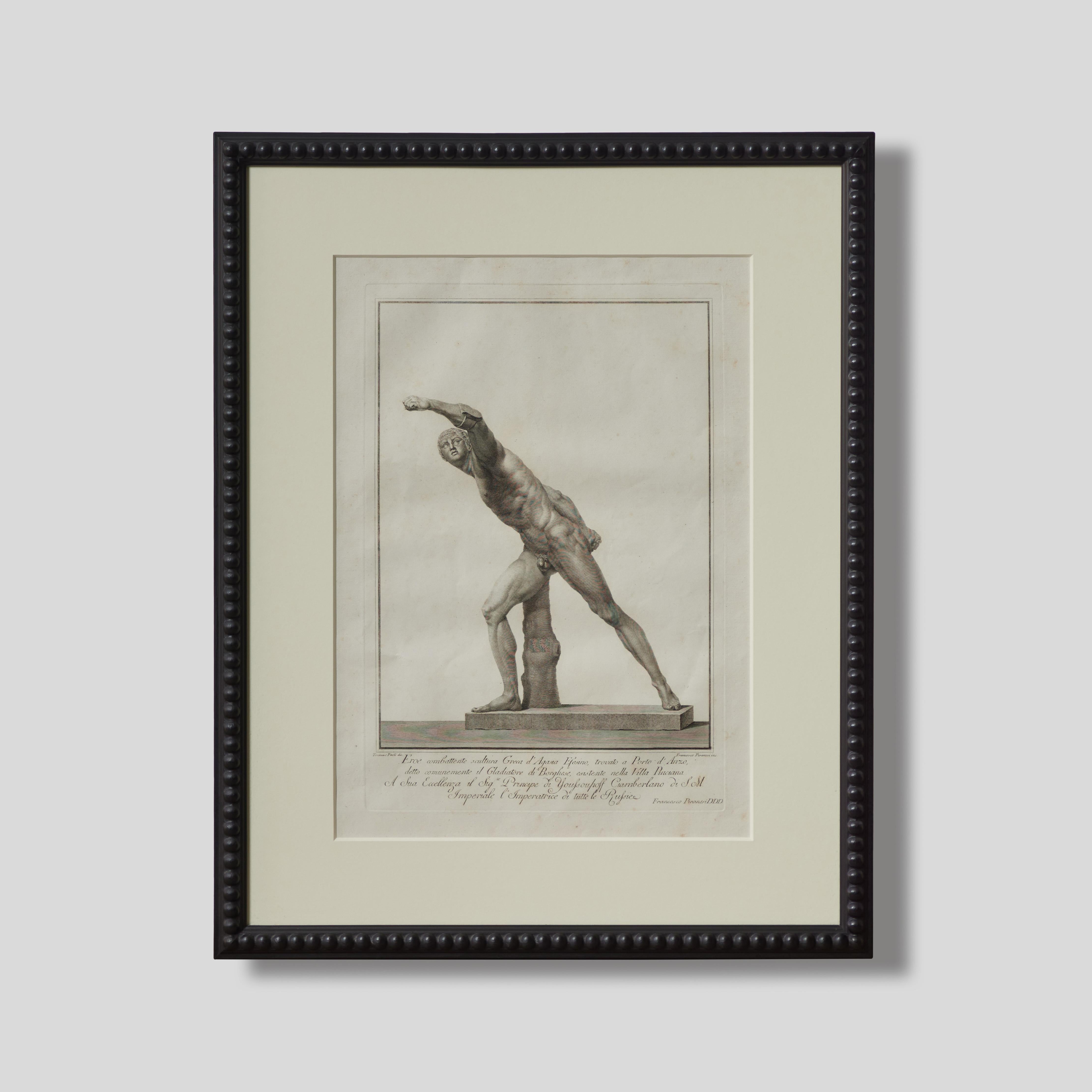Dieser signierte Druck des berühmten Graveurs und Architekten Francesco Piranesi zeigt den berühmten Gladiator von Borghese. Es ist meisterhaft ausgeführt und zeigt Piranesis Fachwissen über Linien und Gesten, indem es das dynamische Drehmoment der