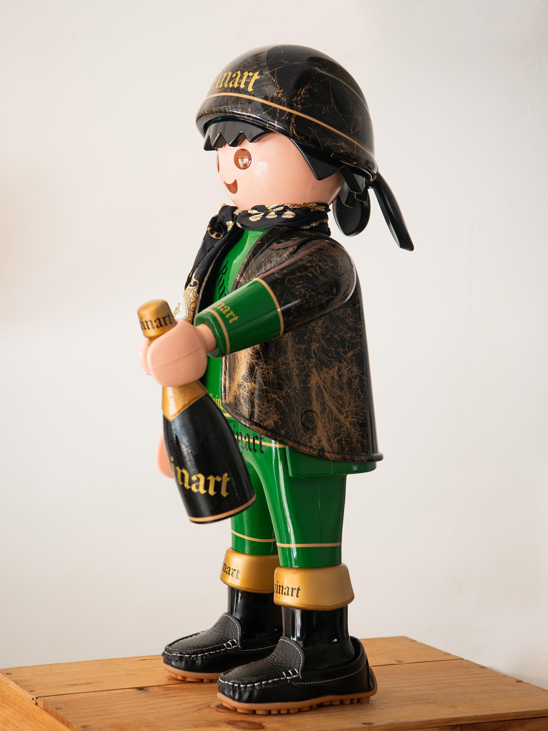 Plastica Scultura Pirata Champagne Playmo in vendita