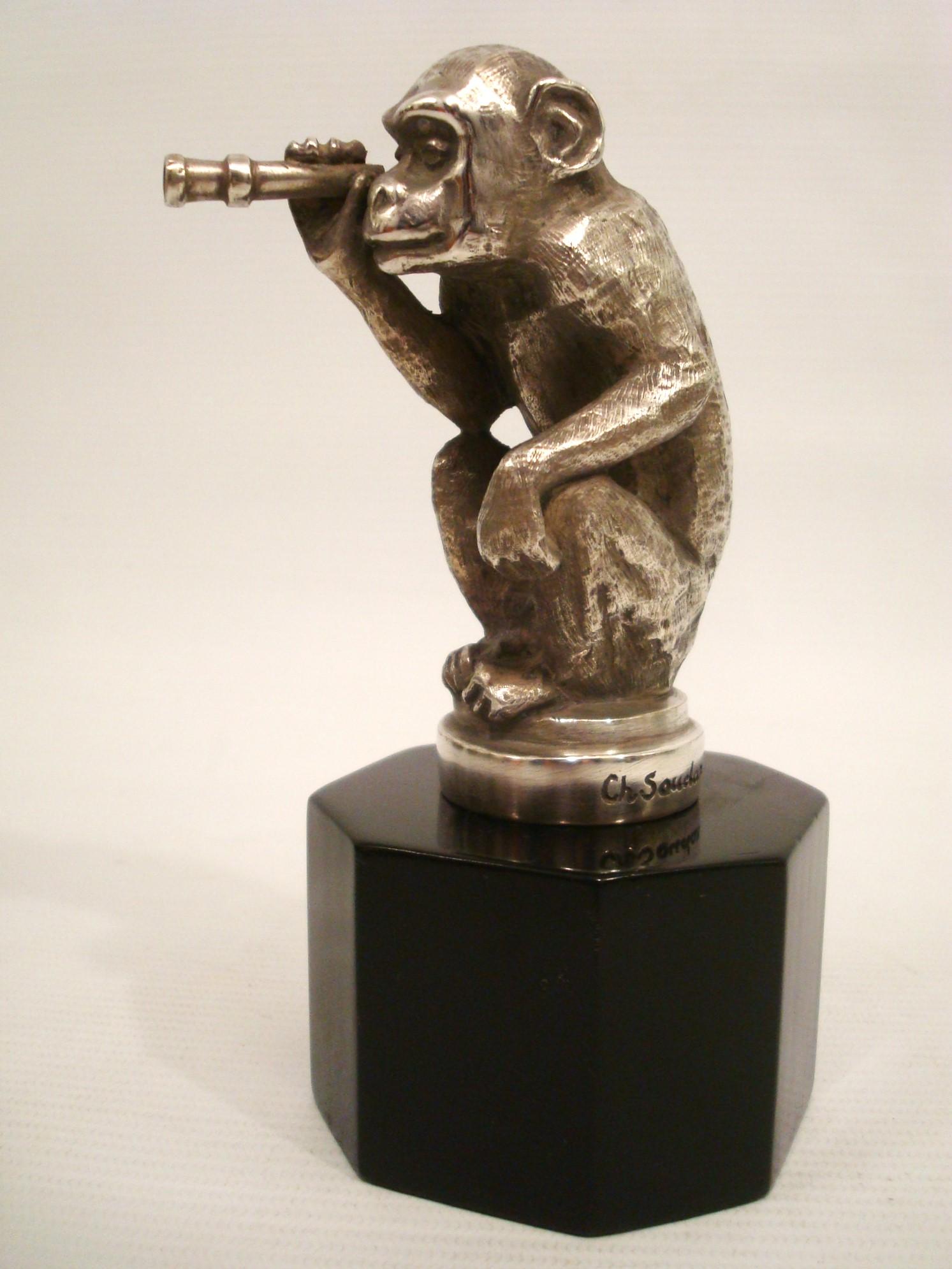 Pirate Affenwagen-Mascot / Kapuze Ornament signiert Ch. Soudant. Frankreich 1920er Jahre (Art déco) im Angebot