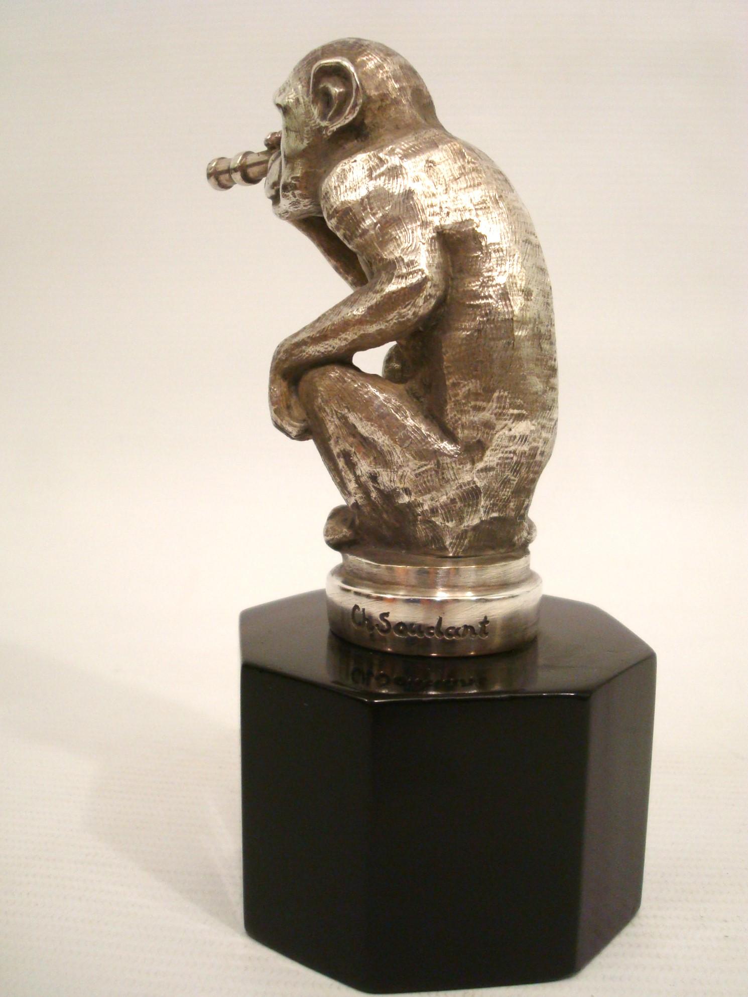 Pirate Affenwagen-Mascot / Kapuze Ornament signiert Ch. Soudant. Frankreich 1920er Jahre (Französisch) im Angebot