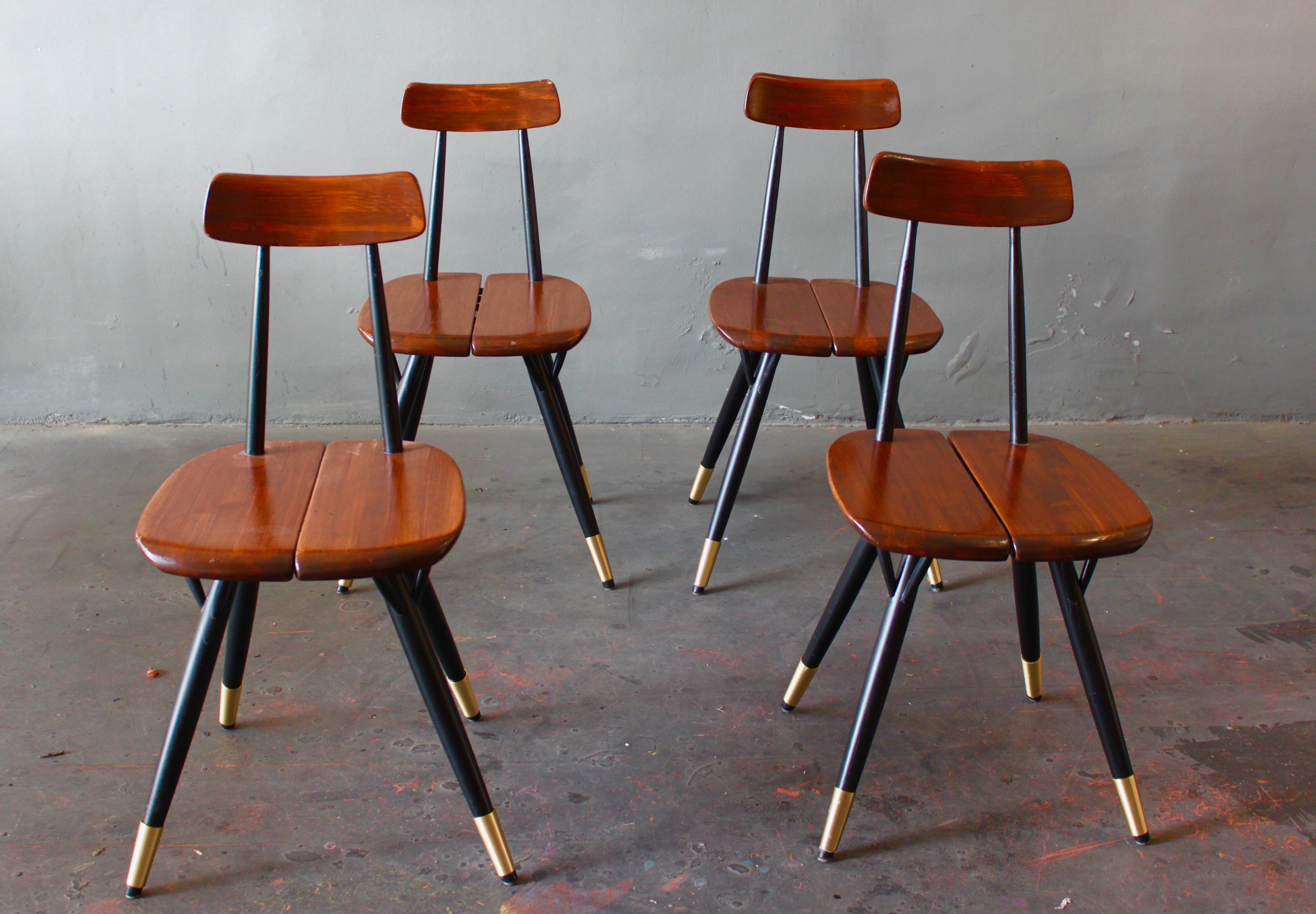 1956 Ilmar Tapiovaara chairs re-visited by Atelier Staab. Highered 3cm with brass feet to give them today’s seat heights.
Made in 1956 the original design has a low seating heights, almost like children’s chairs. This midcentury classics are now