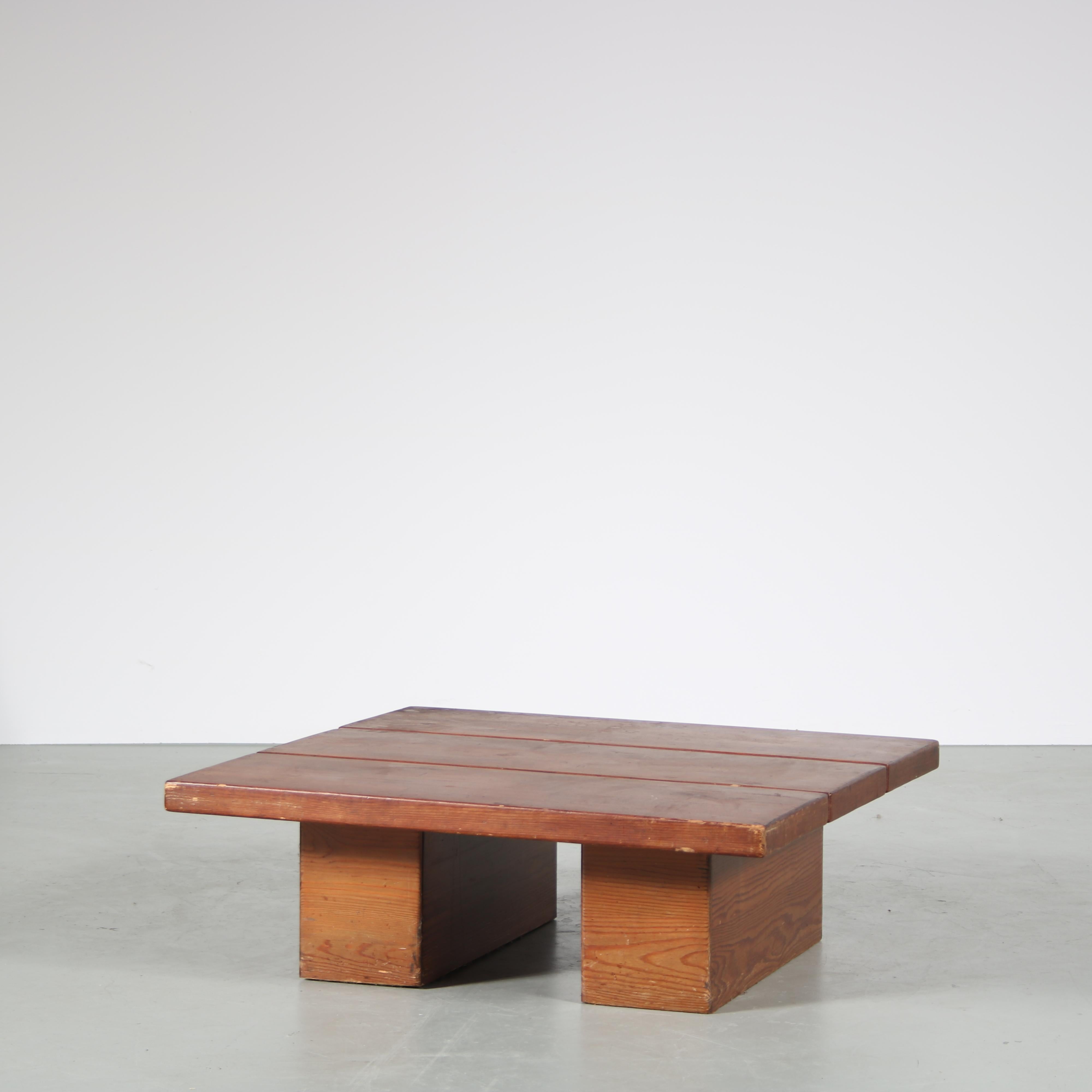 This is an eye-catching wooden coffee table designed by Ilmari Tapiovaara, manufactured by Laukaan Puu in Finland around 1950.

It is made of high quality pine wood in a beautiful warm brown colour. The thick base consists of two sturdy