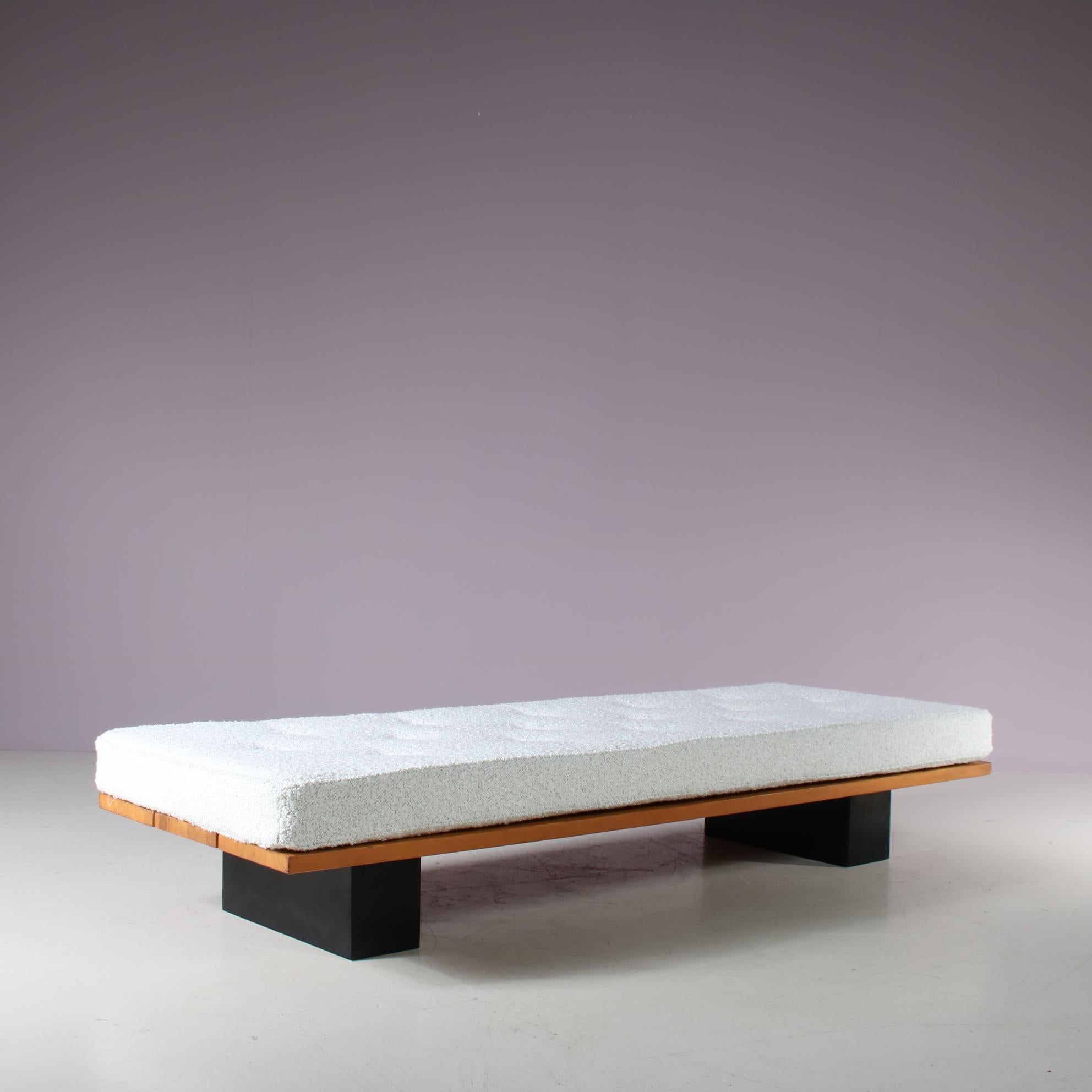 A beautiful daybed from the “Pirkka” series, designed by Ilmari Tapiovaara and manufactured by Laukaan Puu in Finland around 1950.

It is made of high quality pine wood in a beautiful warm brown and deep black colour. The thick base consists of two