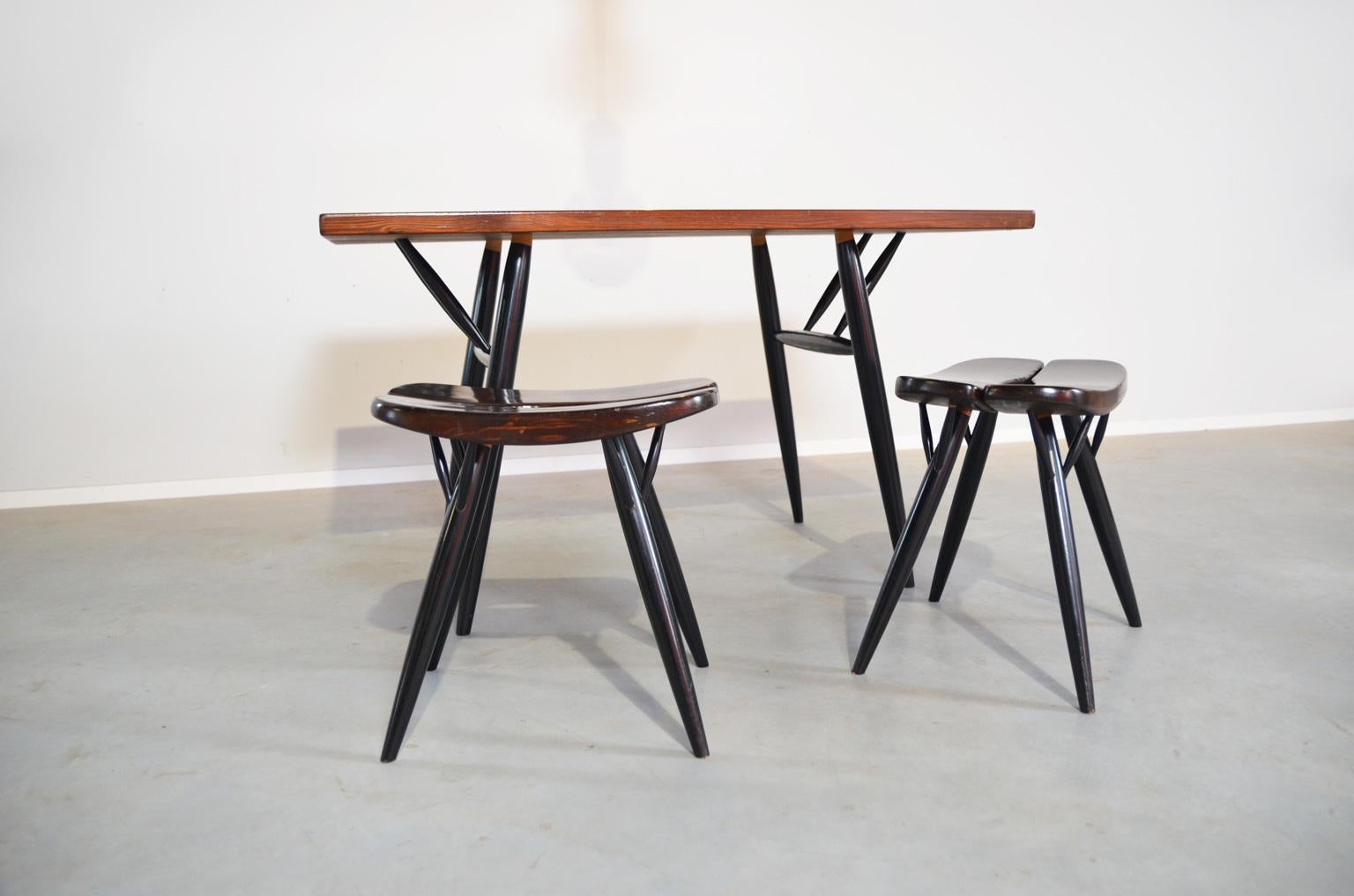 The Pirkka series by Ilmari Tapiovaara for Laakan Puu consists of chairs, stools, benches and tables and are famous for its split in seating’s and tabletop. The stools are marked on the bottom (image 12). Measurements: table: height 68 cm, length