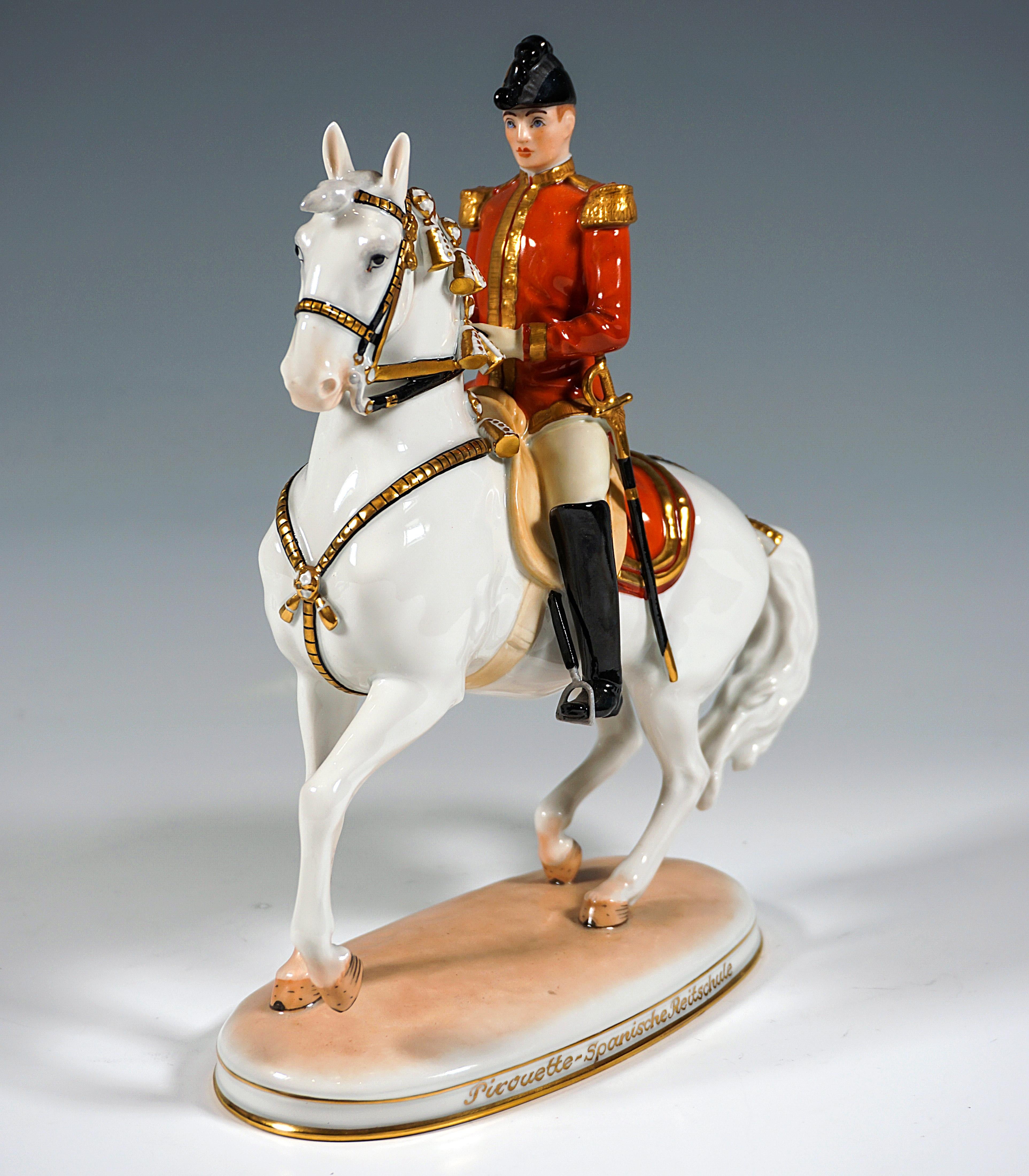 This figure of classical horsemanship is performed as a walk, canter or piaffe pirouette on two hoofbeats, with the horse's forehand moving in a circle around the hindquarters, which, however, also describe a very small circle around a center point