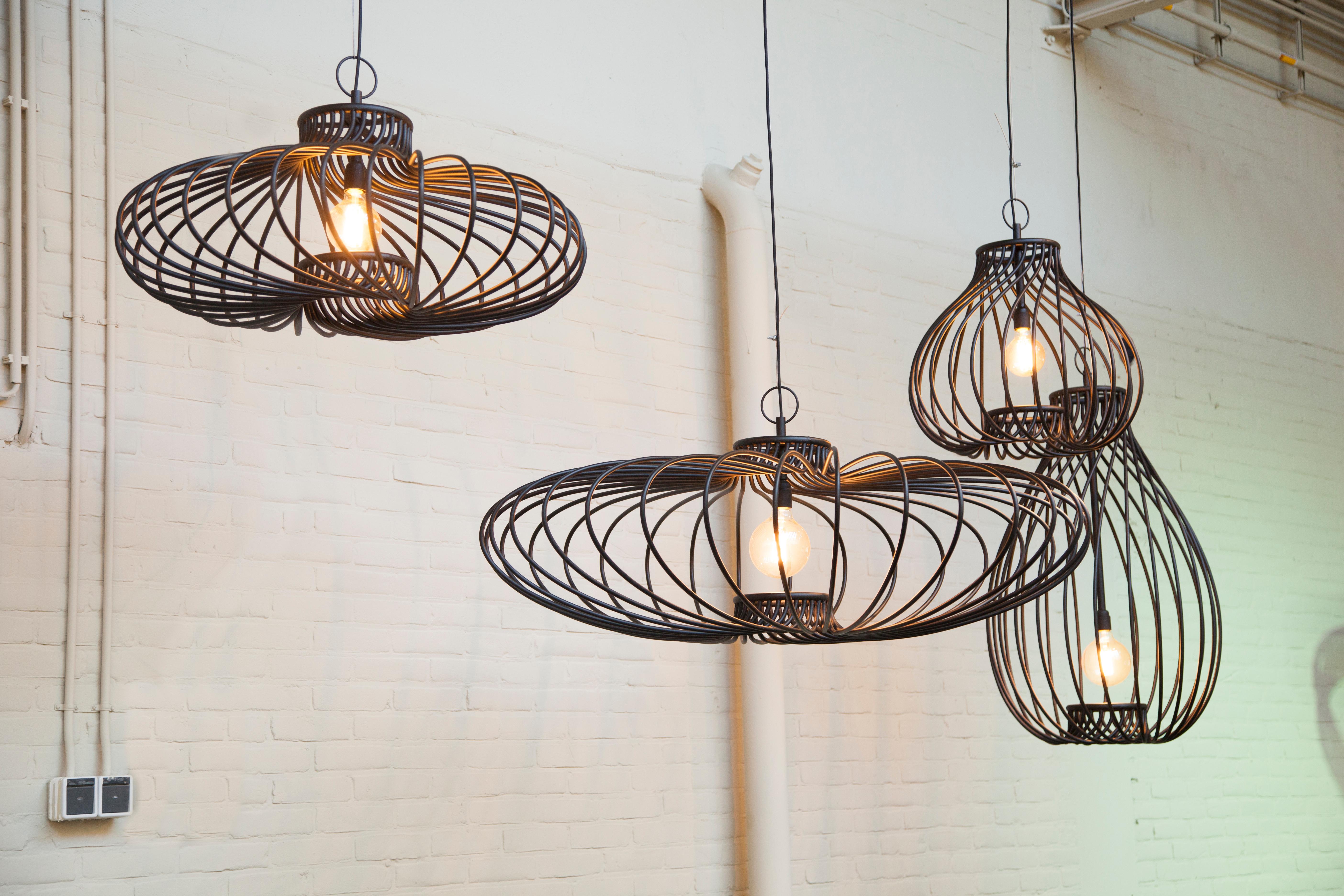 Lampada a sospensione contemporanea Pirouette I Round Matt Black Steel di JSPR in vendita 3