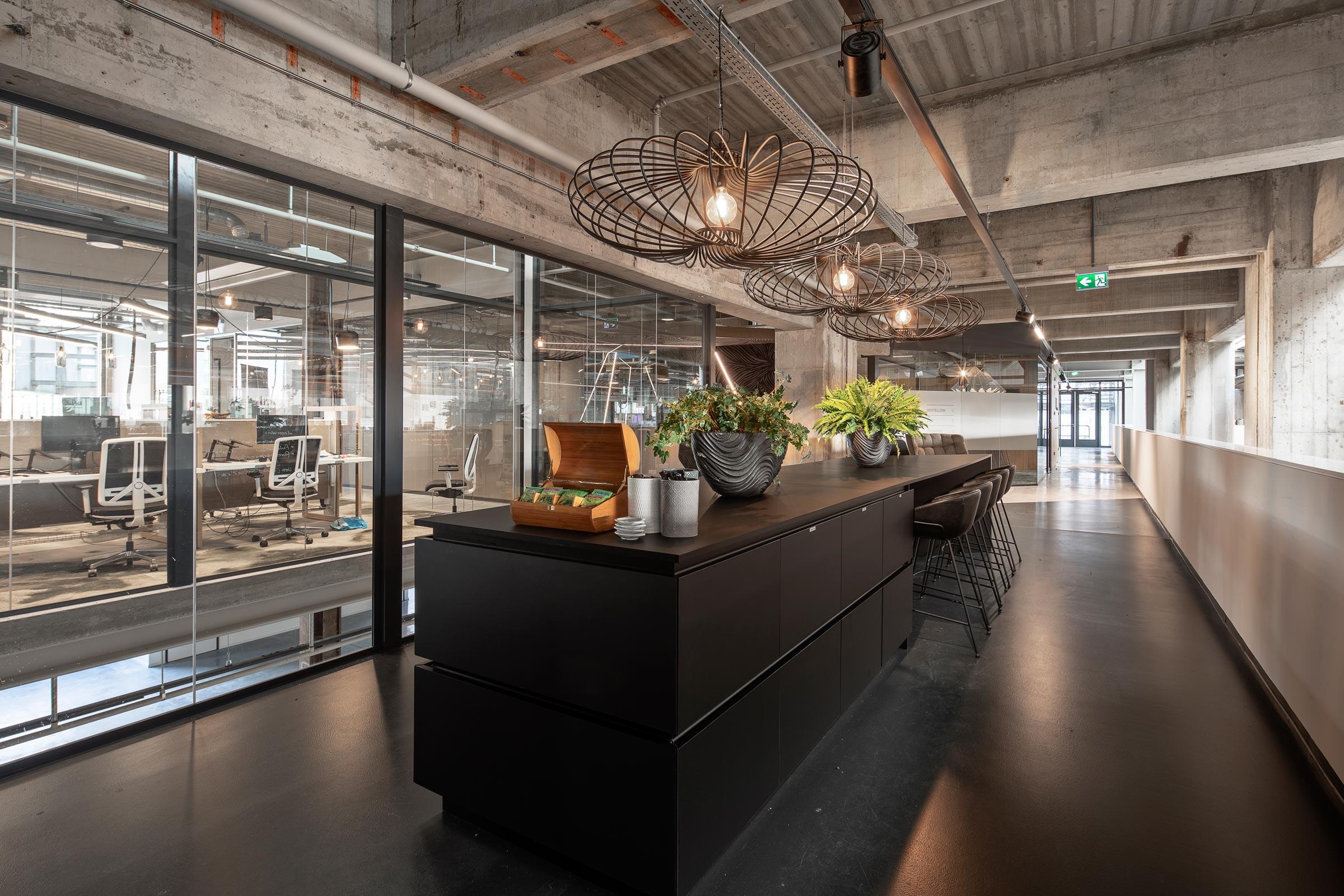 Lampada a sospensione contemporanea Pirouette I Round Matt Black Steel di JSPR in vendita 4