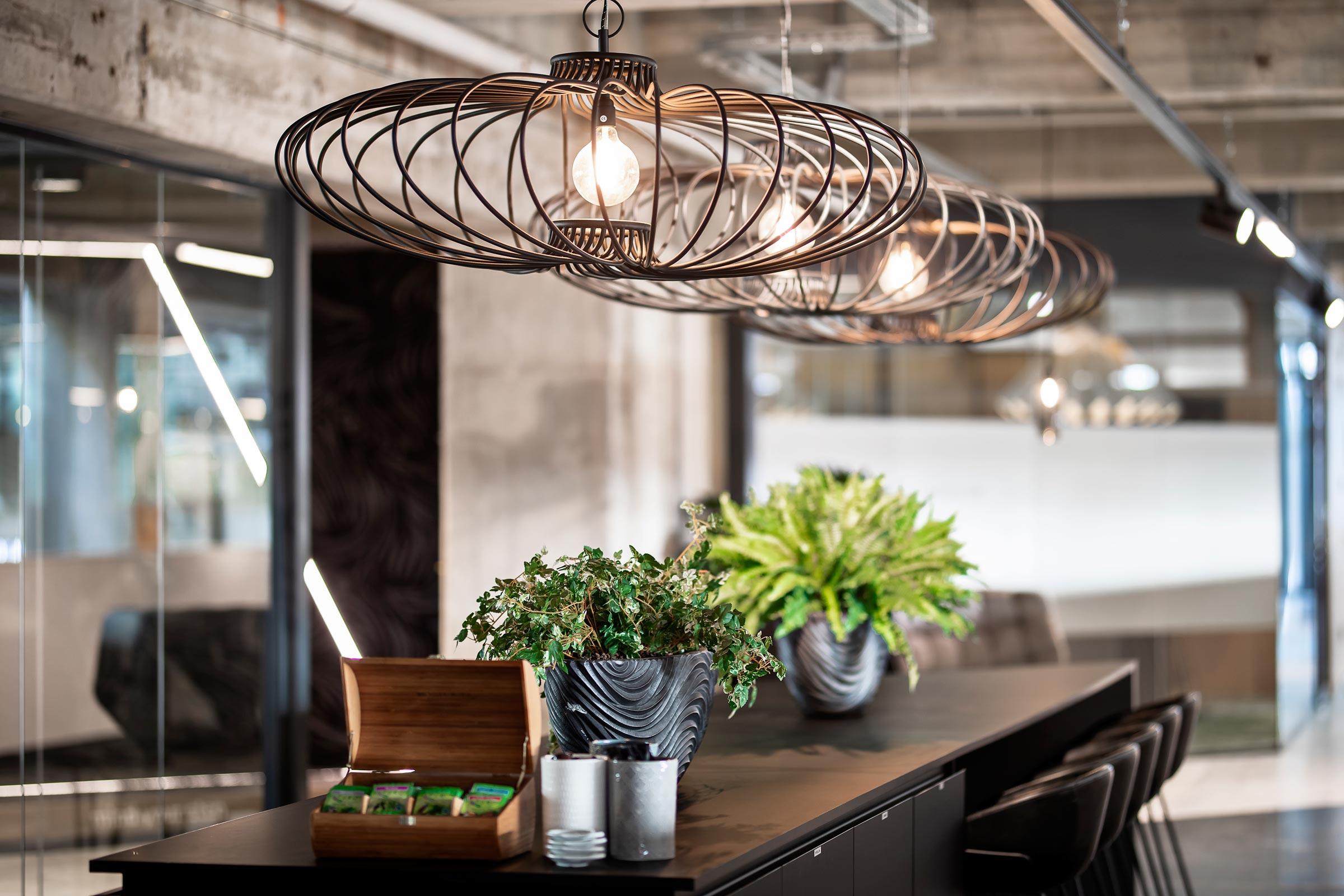 Lampada a sospensione contemporanea Pirouette I Round Matt Black Steel di JSPR in vendita 5