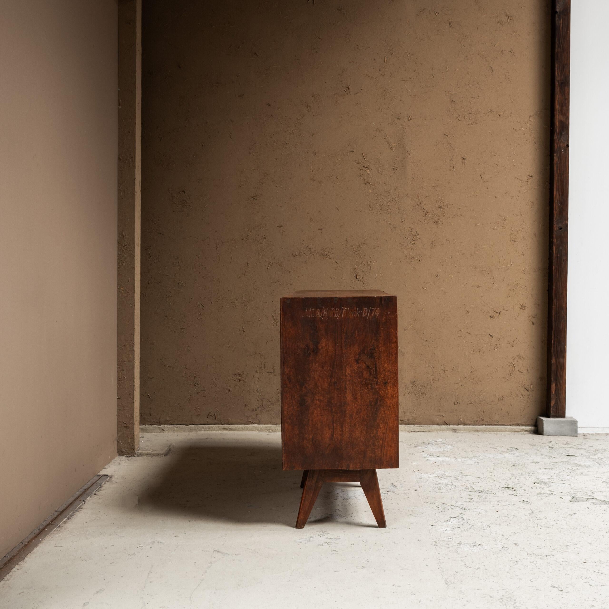PIRRE JEANNERET Teak Low Cupboard In Good Condition For Sale In Tokyo, Tokyo