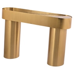 Mesa consola Pisa de Studio Namit Khanna