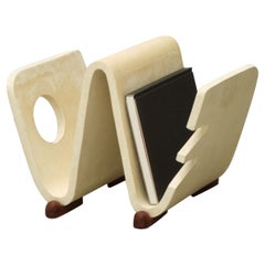 Portariviste Piscina in ceramica non smaltata con piedini in Wood.