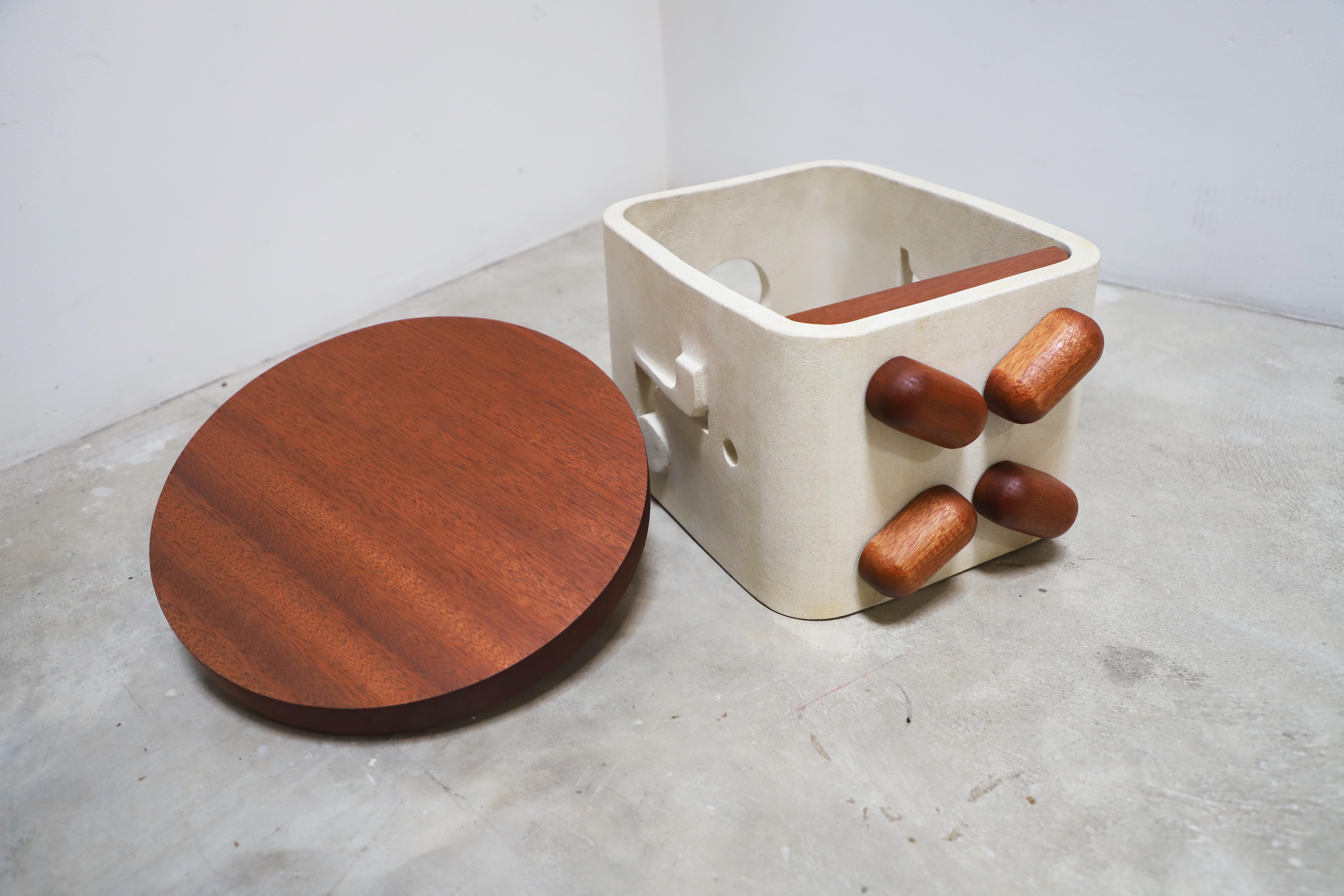 Piscina Mini Reader Side Table in Unglazed Ceramic and Sapele  For Sale 4