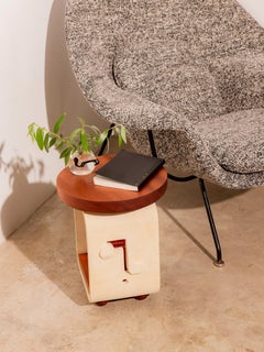 Mesa auxiliar Piscina Mini Reader de cerámica sin esmaltar y sapeli