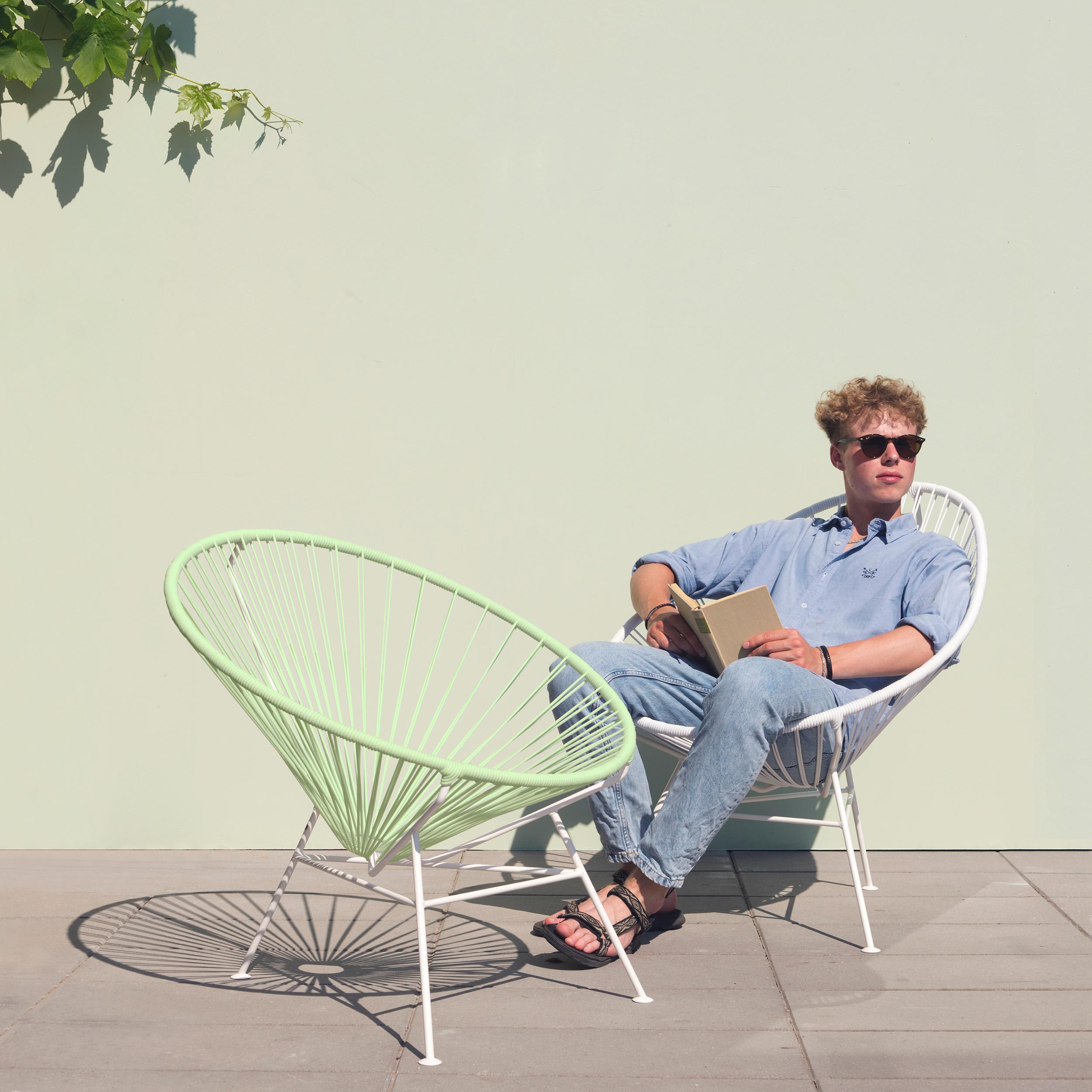 Postmoderne Chaise Condesa Pistachio, cadre blanc, par OK Design en vente