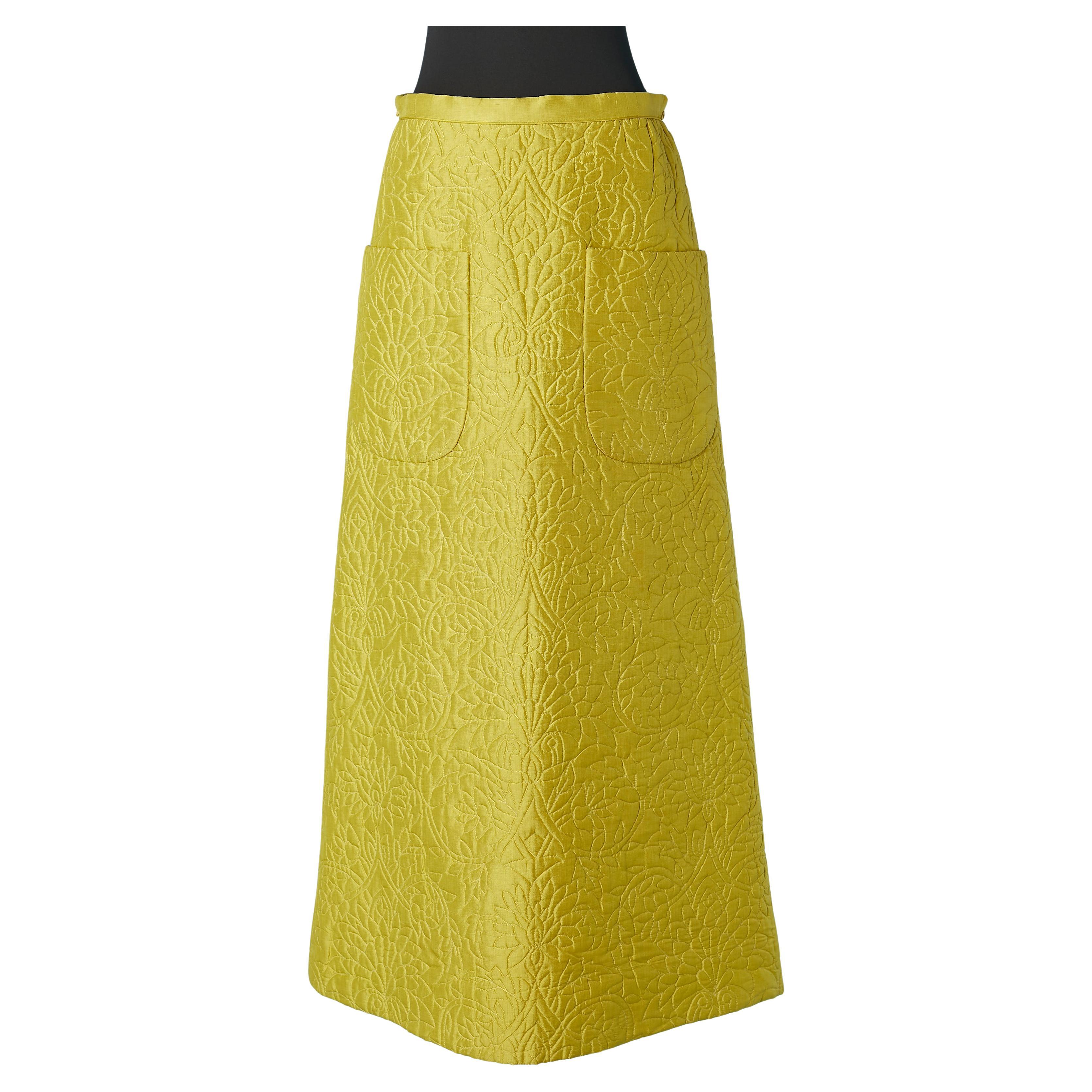 Pistachio green long quilted skirt in raw silk Circa 1970's For Sale