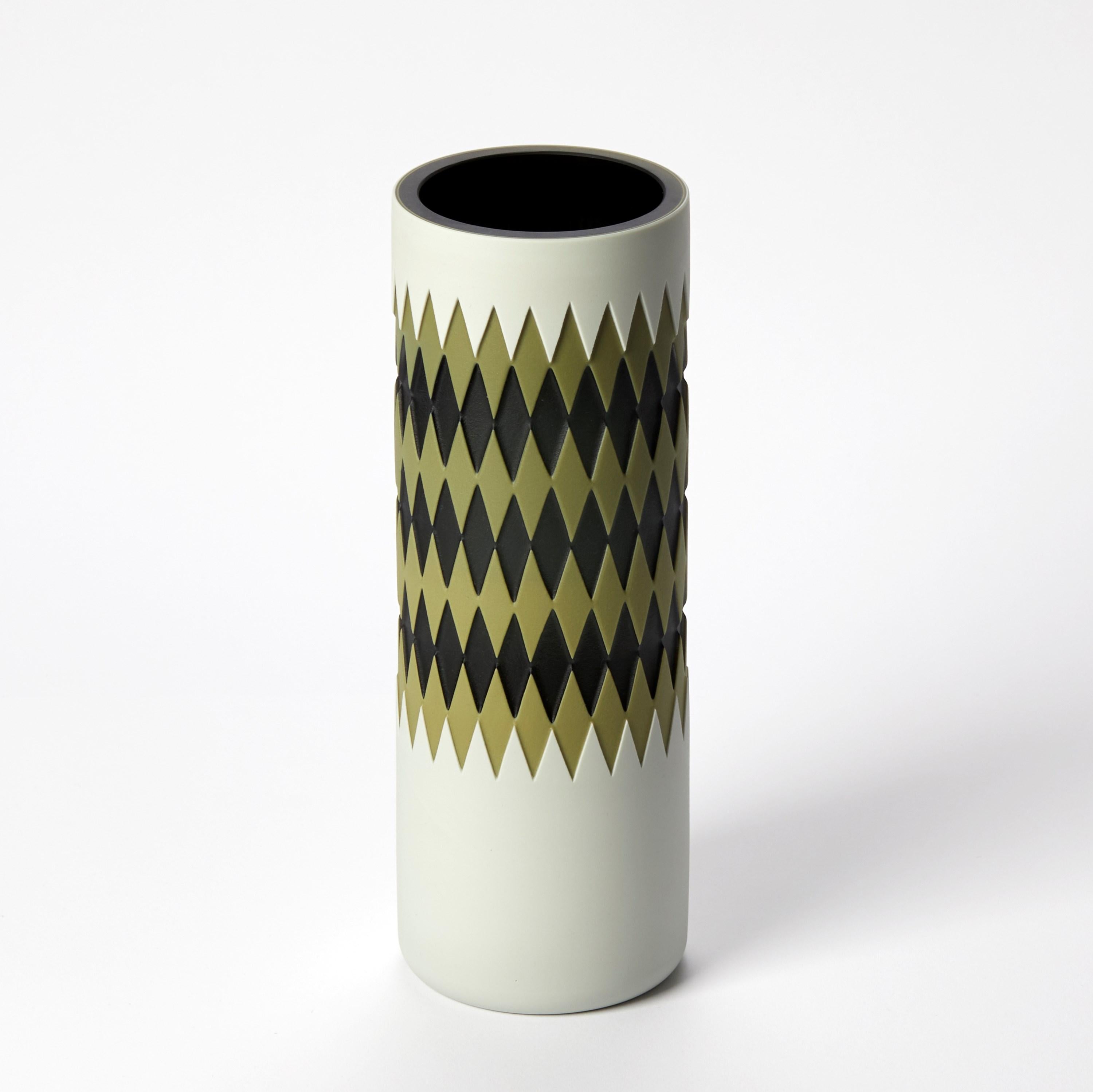 Organico moderno Pistacchio Arlecchino, vaso in vetro a motivi neri, bianchi e olivastri di Sarah Wiberley in vendita