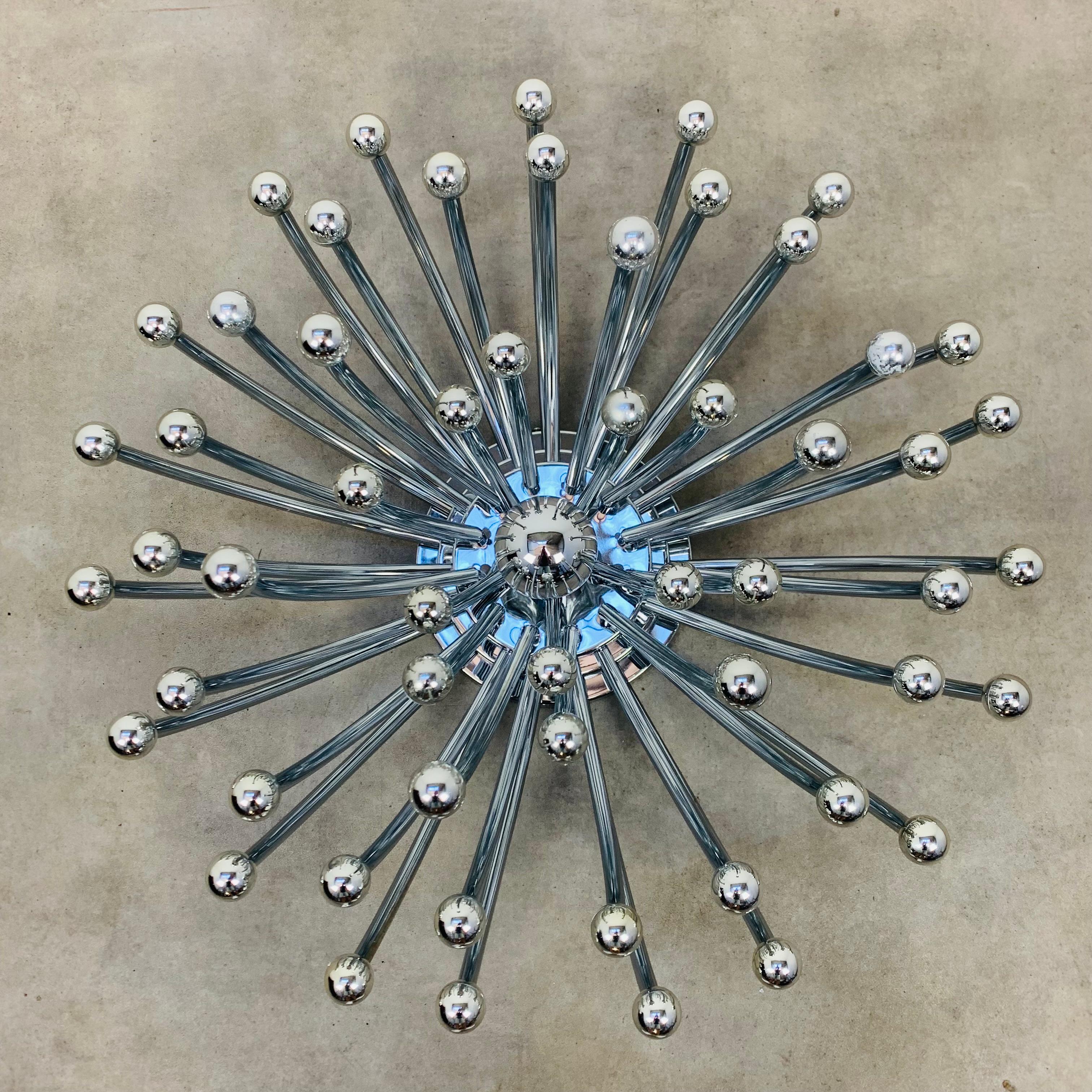 Lámpara de techo o aplique de pistillo grande de Studio Tetrach para Valenti Luce, fabricada en Italia en la década de 1970. Buen estado, pieza emblemática. 