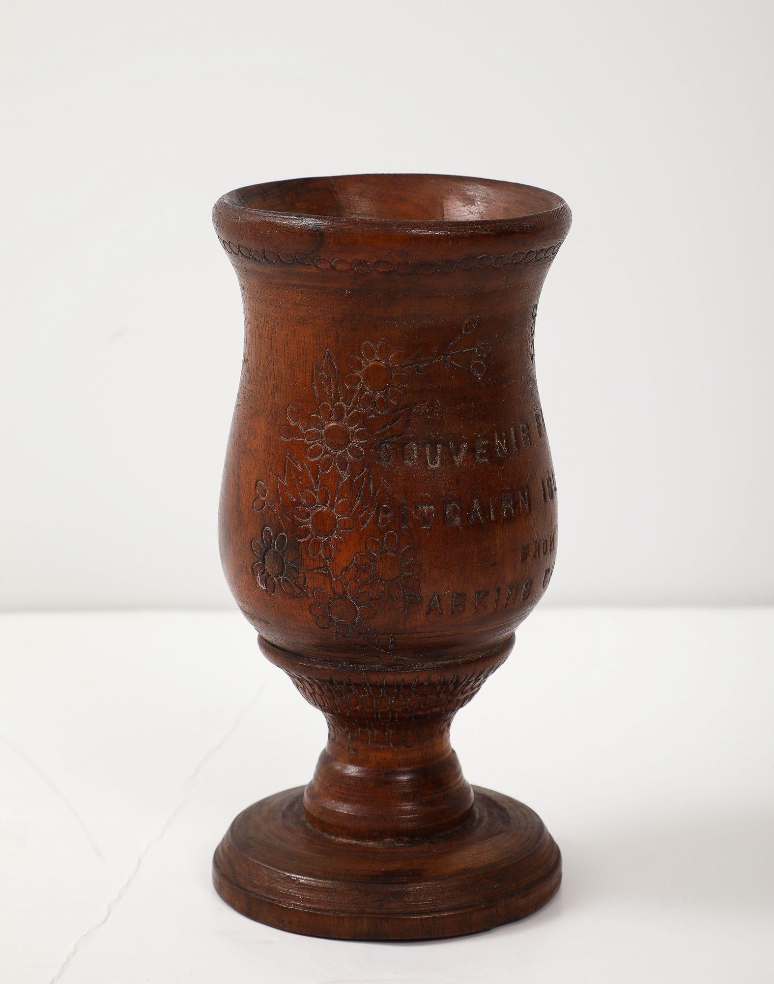 Vaso di legno dell'isola di Pitcairn in vendita 4