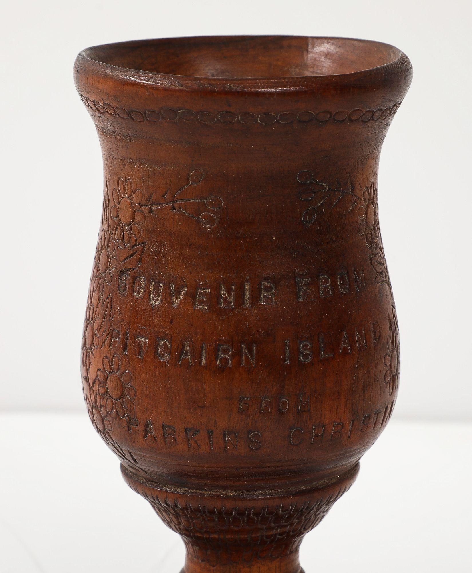 Isole Pitcairn Vaso di legno dell'isola di Pitcairn in vendita